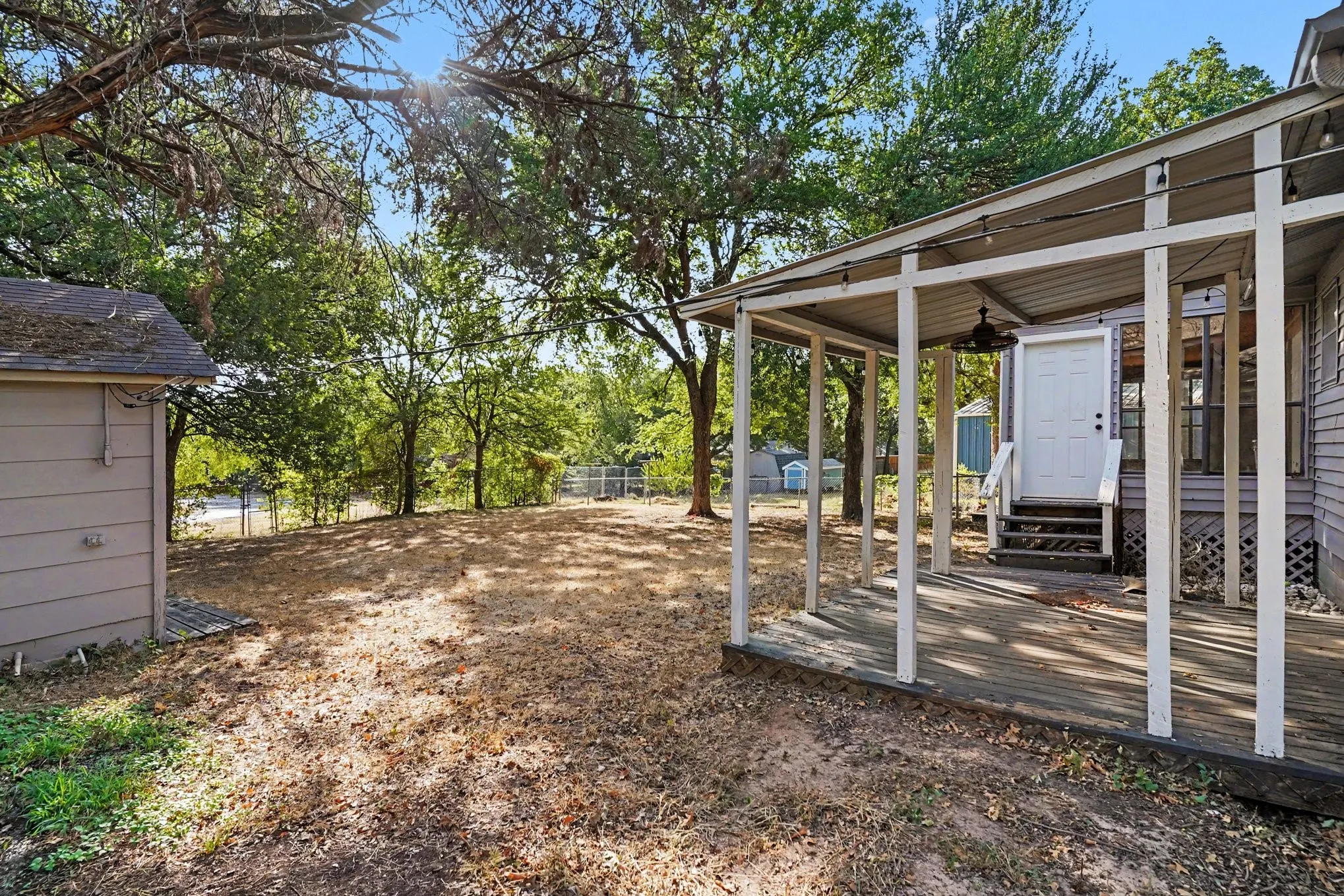 Single Family Residence For Sale in Hood County , 4305 Lucero Drive, Granbury, Texas 76048, 3 Bedroom, 2 Bathroom, Garage spaces, 1,452 Sqft, built in 1980, mls#21367832, Real Estate Agent in Granbury, Homes For Sale in Hood county, Homes For Sale in Granbury, Realtor in Granbury Texas, Real Estate Brokerage Independent Realty Texas, Luminita Cordes Realtor