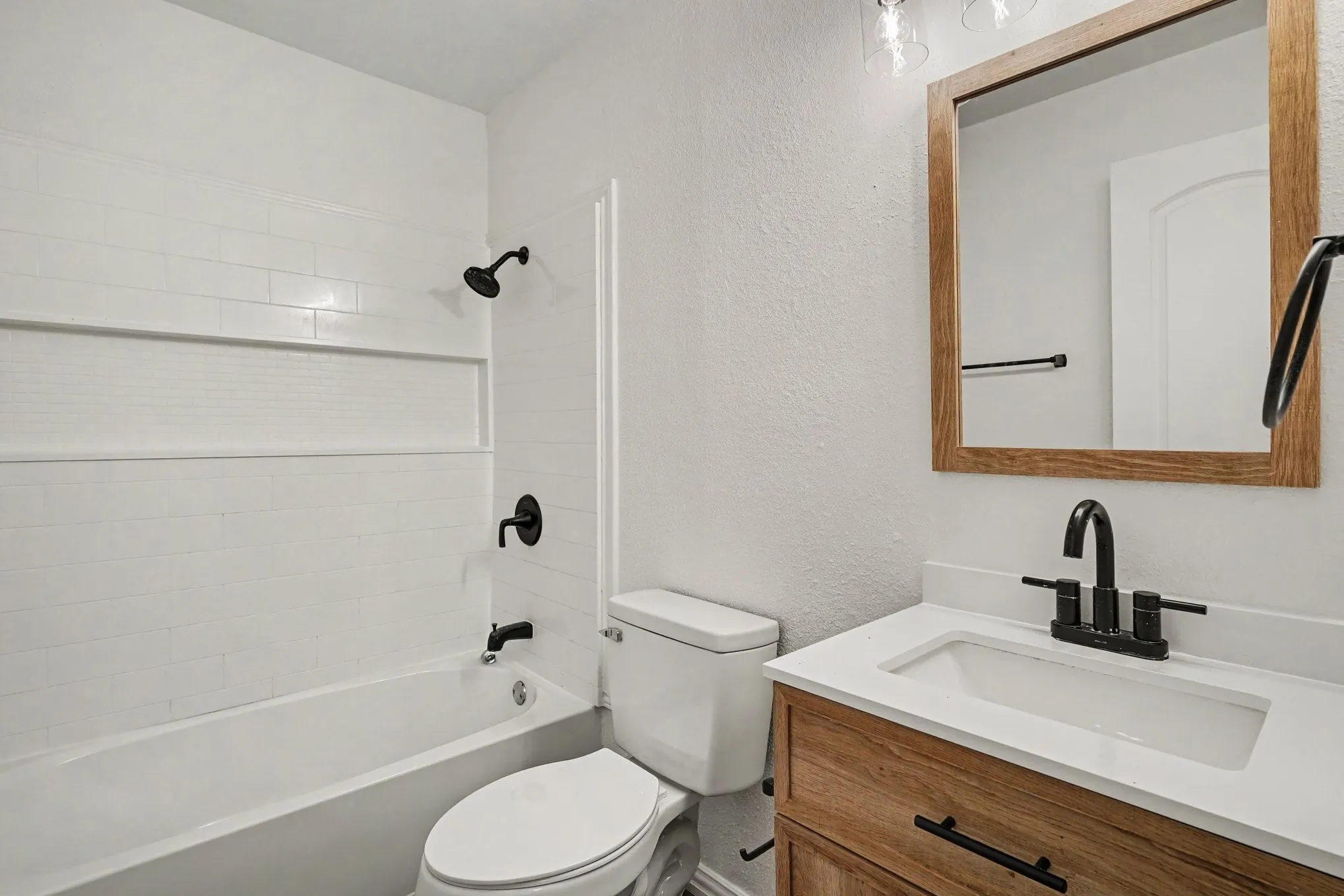 Single Family Residence For Sale in Hood County , 4305 Lucero Drive, Granbury, Texas 76048, 3 Bedroom, 2 Bathroom, Garage spaces, 1,452 Sqft, built in 1980, mls#21367832, Real Estate Agent in Granbury, Homes For Sale in Hood county, Homes For Sale in Granbury, Realtor in Granbury Texas, Real Estate Brokerage Independent Realty Texas, Luminita Cordes Realtor