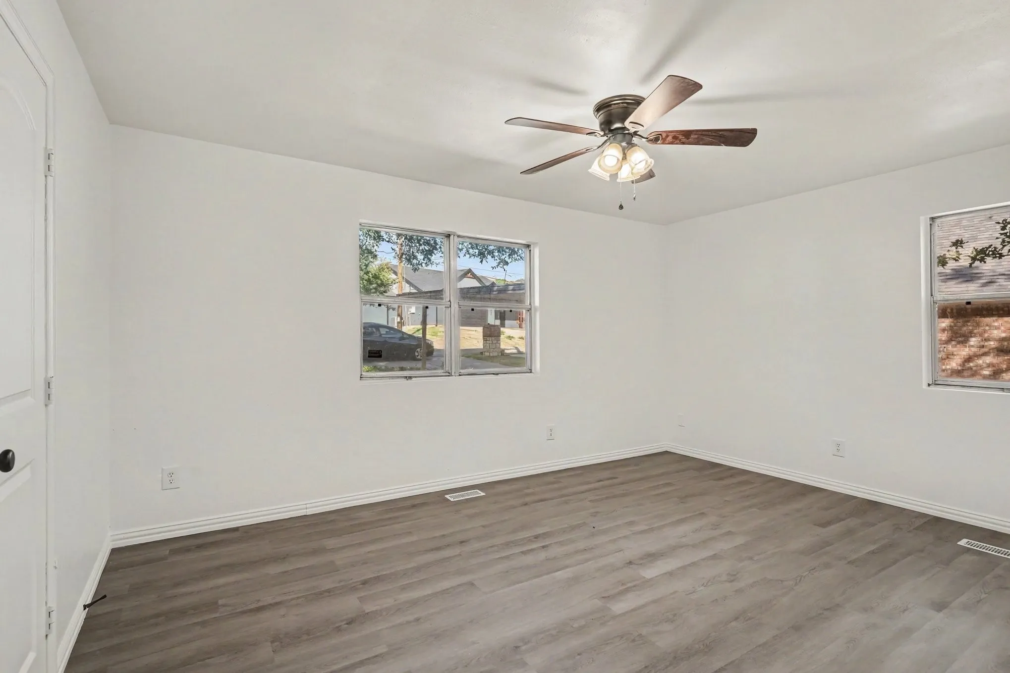 Single Family Residence For Sale in Hood County , 4305 Lucero Drive, Granbury, Texas 76048, 3 Bedroom, 2 Bathroom, Garage spaces, 1,452 Sqft, built in 1980, mls#21367832, Real Estate Agent in Granbury, Homes For Sale in Hood county, Homes For Sale in Granbury, Realtor in Granbury Texas, Real Estate Brokerage Independent Realty Texas, Luminita Cordes Realtor
