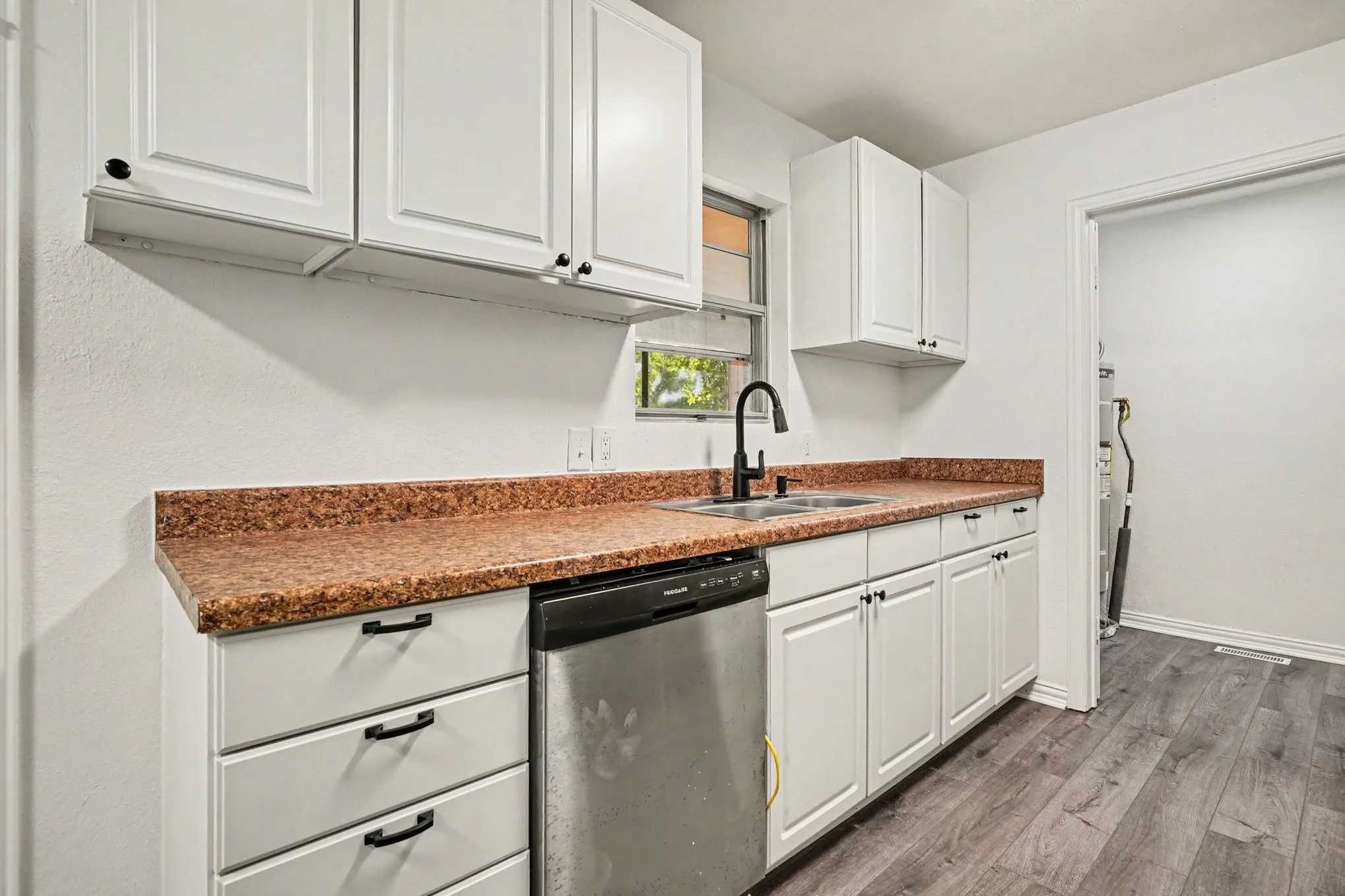 Single Family Residence For Sale in Hood County , 4305 Lucero Drive, Granbury, Texas 76048, 3 Bedroom, 2 Bathroom, Garage spaces, 1,452 Sqft, built in 1980, mls#21367832, Real Estate Agent in Granbury, Homes For Sale in Hood county, Homes For Sale in Granbury, Realtor in Granbury Texas, Real Estate Brokerage Independent Realty Texas, Luminita Cordes Realtor