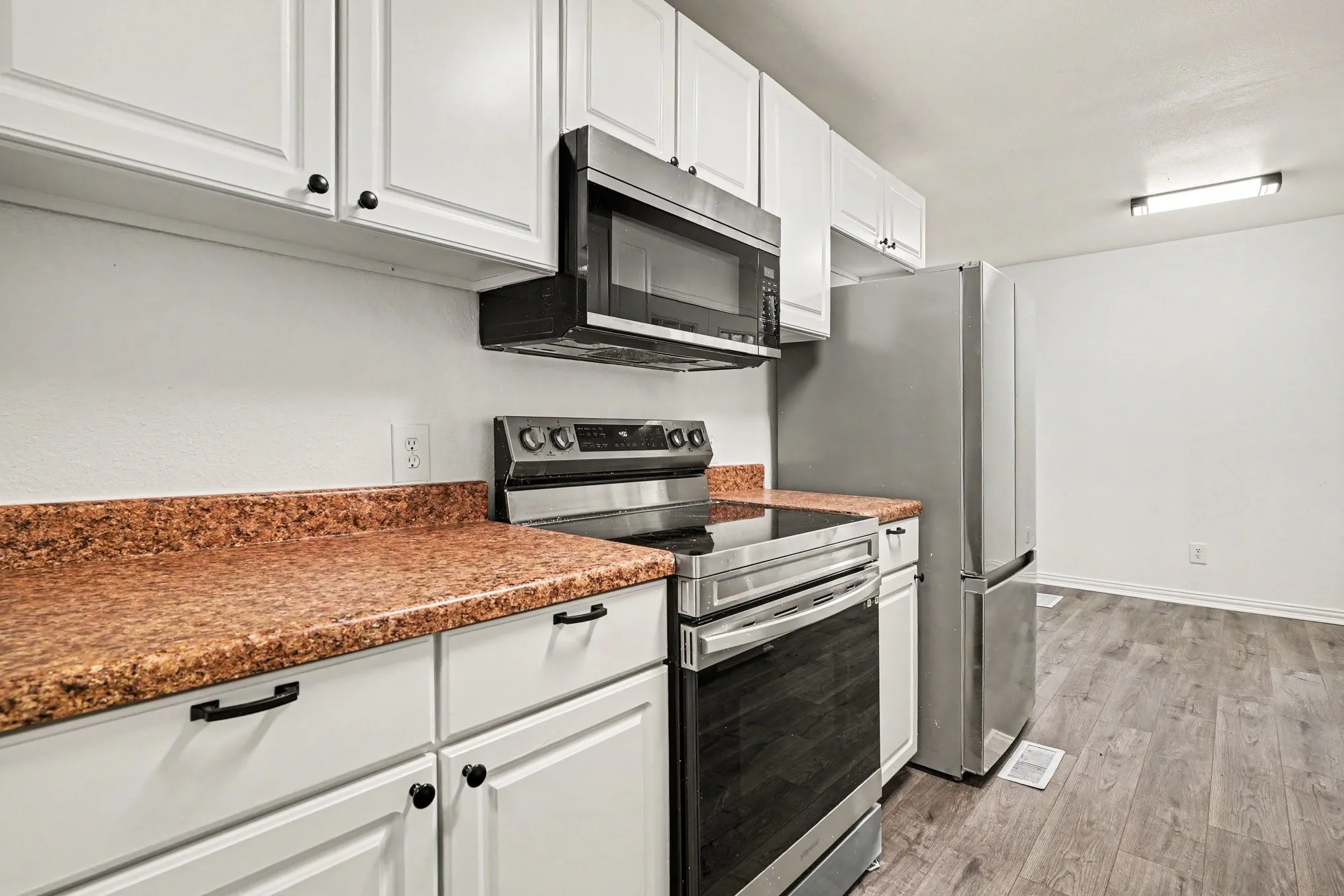 Single Family Residence For Sale in Hood County , 4305 Lucero Drive, Granbury, Texas 76048, 3 Bedroom, 2 Bathroom, Garage spaces, 1,452 Sqft, built in 1980, mls#21367832, Real Estate Agent in Granbury, Homes For Sale in Hood county, Homes For Sale in Granbury, Realtor in Granbury Texas, Real Estate Brokerage Independent Realty Texas, Luminita Cordes Realtor