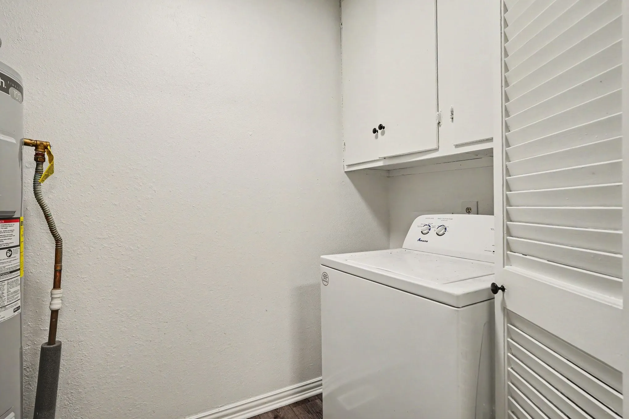 Single Family Residence For Sale in Hood County , 4305 Lucero Drive, Granbury, Texas 76048, 3 Bedroom, 2 Bathroom, Garage spaces, 1,452 Sqft, built in 1980, mls#21367832, Real Estate Agent in Granbury, Homes For Sale in Hood county, Homes For Sale in Granbury, Realtor in Granbury Texas, Real Estate Brokerage Independent Realty Texas, Luminita Cordes Realtor
