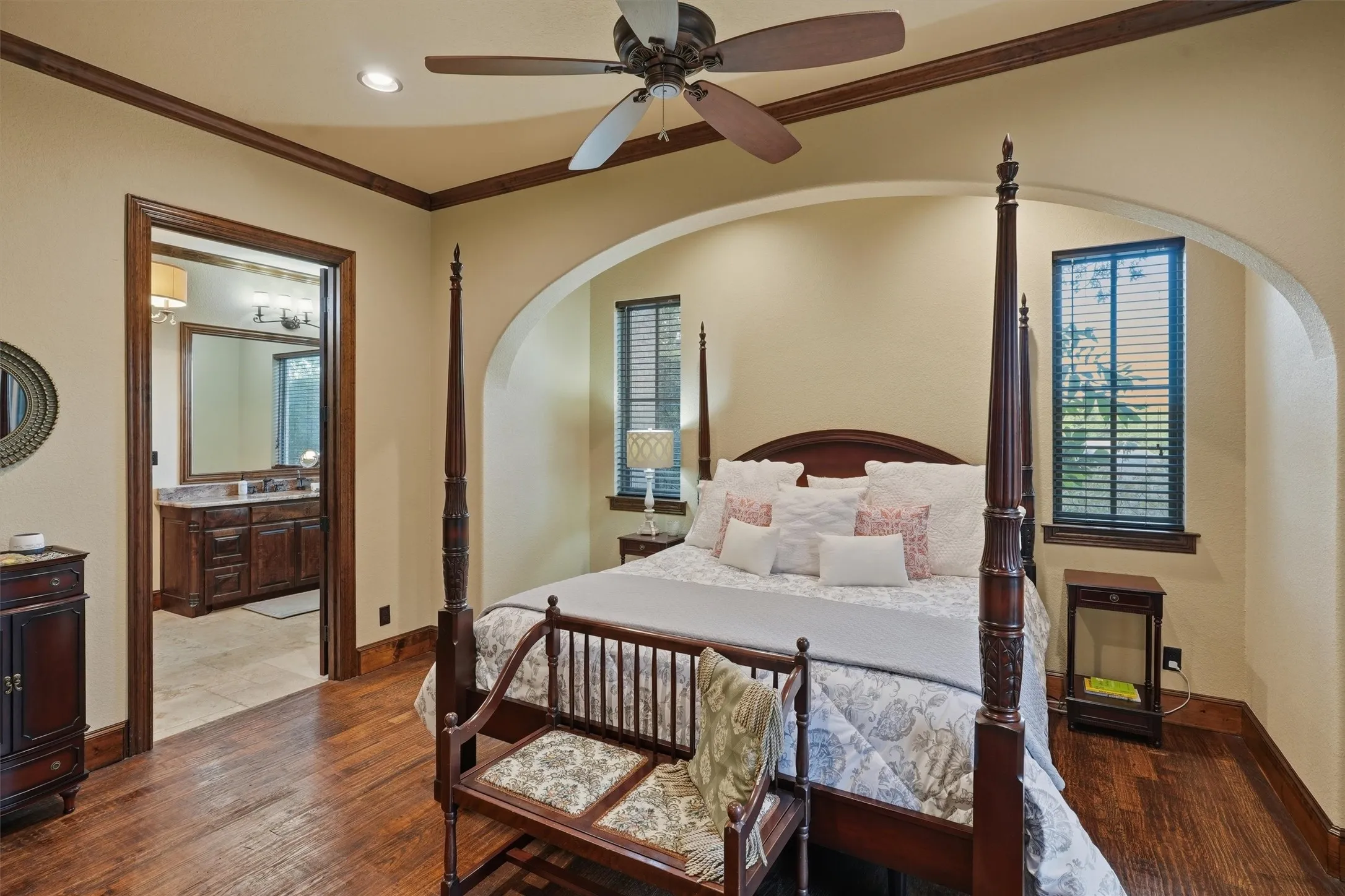 Single Family Residence For Sale in Parker County , 1501 Oaklawn Court, Aledo, Texas 76008, 4 Bedroom, 5 Bathroom, 3 Garage spaces, 5,065 Sqft, built in 2012, mls#21368069, Real Estate Agent in Aledo, Homes For Sale in Parker county, Homes For Sale in Aledo, Realtor in Aledo Texas, Real Estate Brokerage Independent Realty Texas, Luminita Cordes Realtor