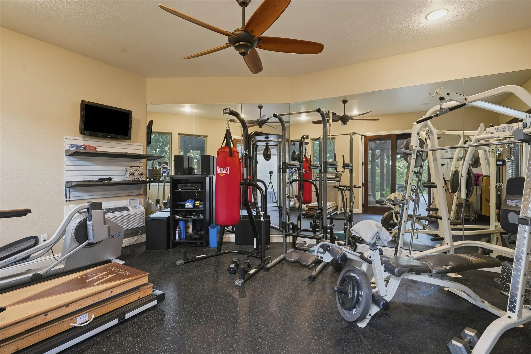 Single Family Residence For Sale in Parker County , 1501 Oaklawn Court, Aledo, Texas 76008, 4 Bedroom, 5 Bathroom, 3 Garage spaces, 5,065 Sqft, built in 2012, mls#21368069, Real Estate Agent in Aledo, Homes For Sale in Parker county, Homes For Sale in Aledo, Realtor in Aledo Texas, Real Estate Brokerage Independent Realty Texas, Luminita Cordes Realtor