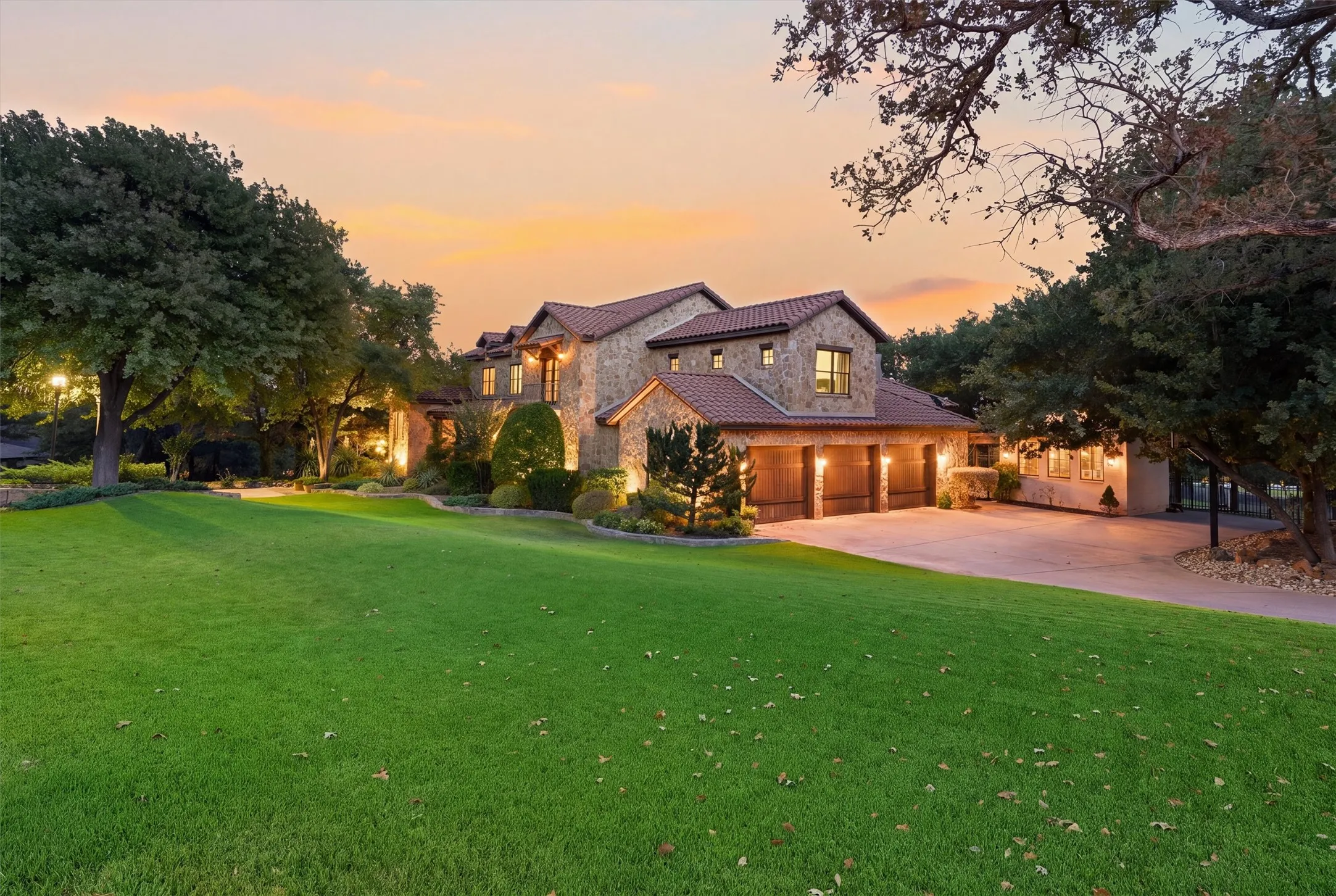 Single Family Residence For Sale in Parker County , 1501 Oaklawn Court, Aledo, Texas 76008, 4 Bedroom, 5 Bathroom, 3 Garage spaces, 5,065 Sqft, built in 2012, mls#21368069, Real Estate Agent in Aledo, Homes For Sale in Parker county, Homes For Sale in Aledo, Realtor in Aledo Texas, Real Estate Brokerage Independent Realty Texas, Luminita Cordes Realtor
