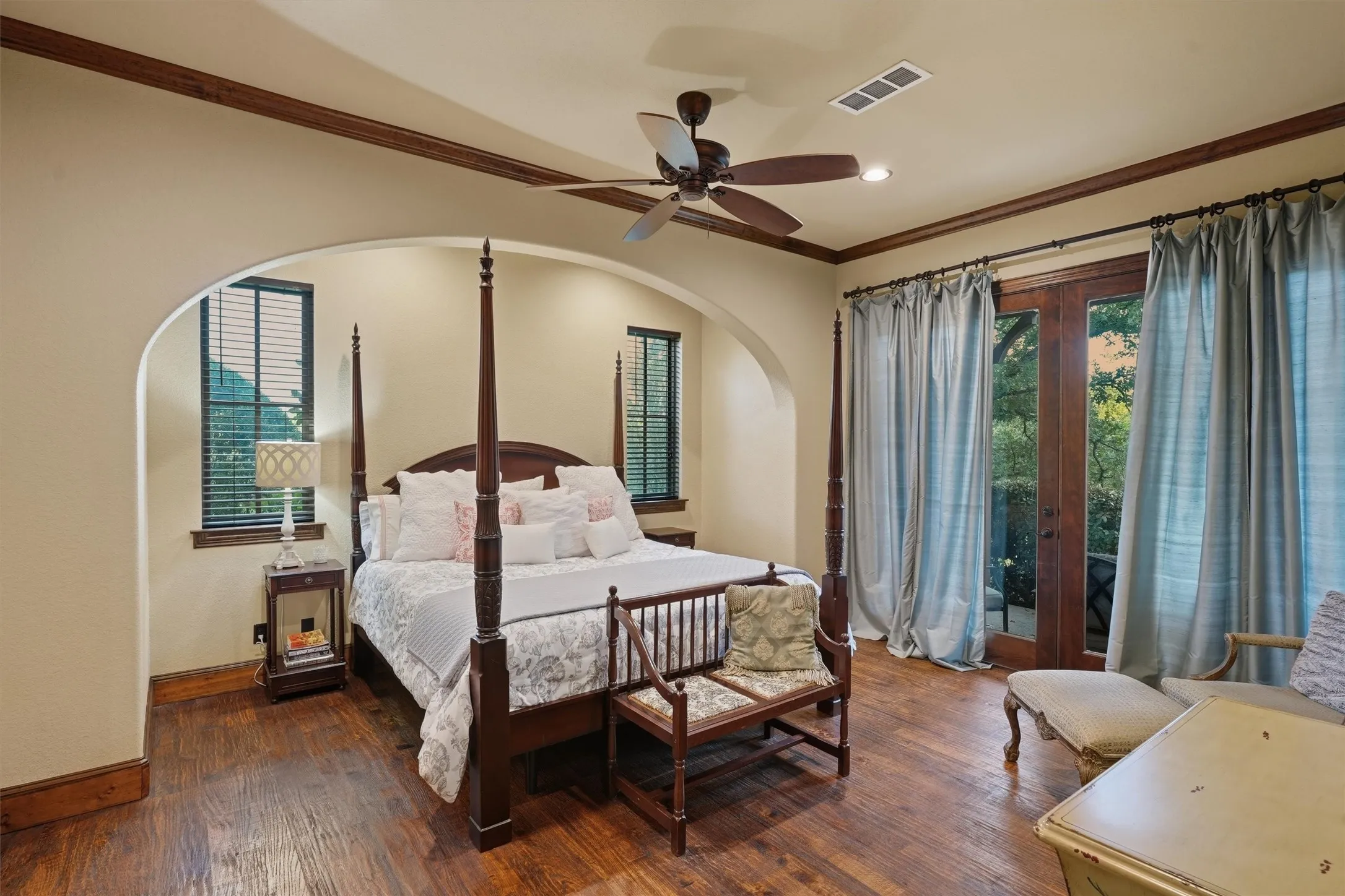 Single Family Residence For Sale in Parker County , 1501 Oaklawn Court, Aledo, Texas 76008, 4 Bedroom, 5 Bathroom, 3 Garage spaces, 5,065 Sqft, built in 2012, mls#21368069, Real Estate Agent in Aledo, Homes For Sale in Parker county, Homes For Sale in Aledo, Realtor in Aledo Texas, Real Estate Brokerage Independent Realty Texas, Luminita Cordes Realtor