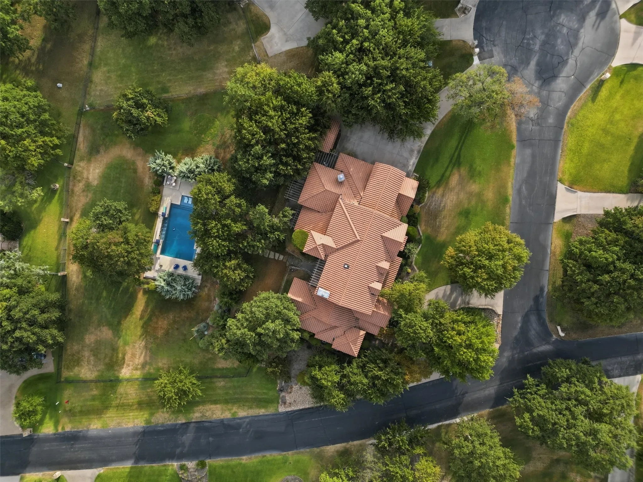Single Family Residence For Sale in Parker County , 1501 Oaklawn Court, Aledo, Texas 76008, 4 Bedroom, 5 Bathroom, 3 Garage spaces, 5,065 Sqft, built in 2012, mls#21368069, Real Estate Agent in Aledo, Homes For Sale in Parker county, Homes For Sale in Aledo, Realtor in Aledo Texas, Real Estate Brokerage Independent Realty Texas, Luminita Cordes Realtor