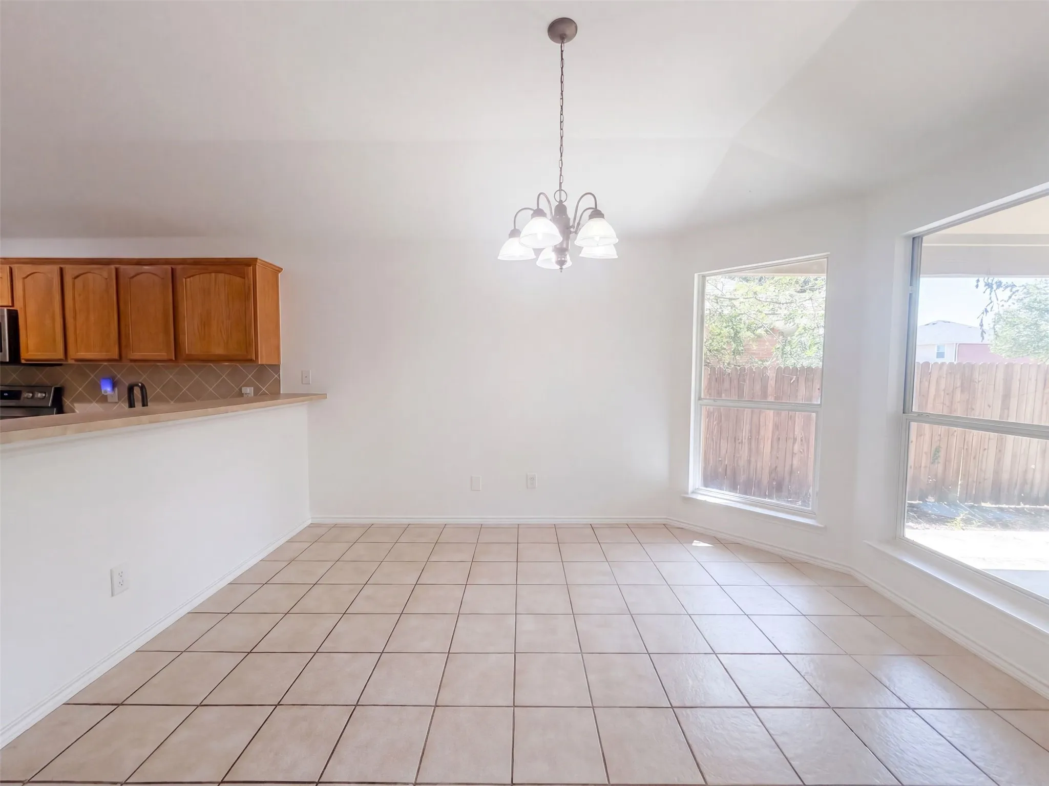 Single Family Residence For Sale in Collin County , 905 Acacia Drive, Anna, Texas 75409, 3 Bedroom, 2 Bathroom, 2 Garage spaces, 1,659 Sqft, built in 2005, mls#21368071, Real Estate Agent in Anna, Homes For Sale in Collin county, Homes For Sale in Anna, Realtor in Anna Texas, Real Estate Brokerage Independent Realty Texas, Luminita Cordes Realtor