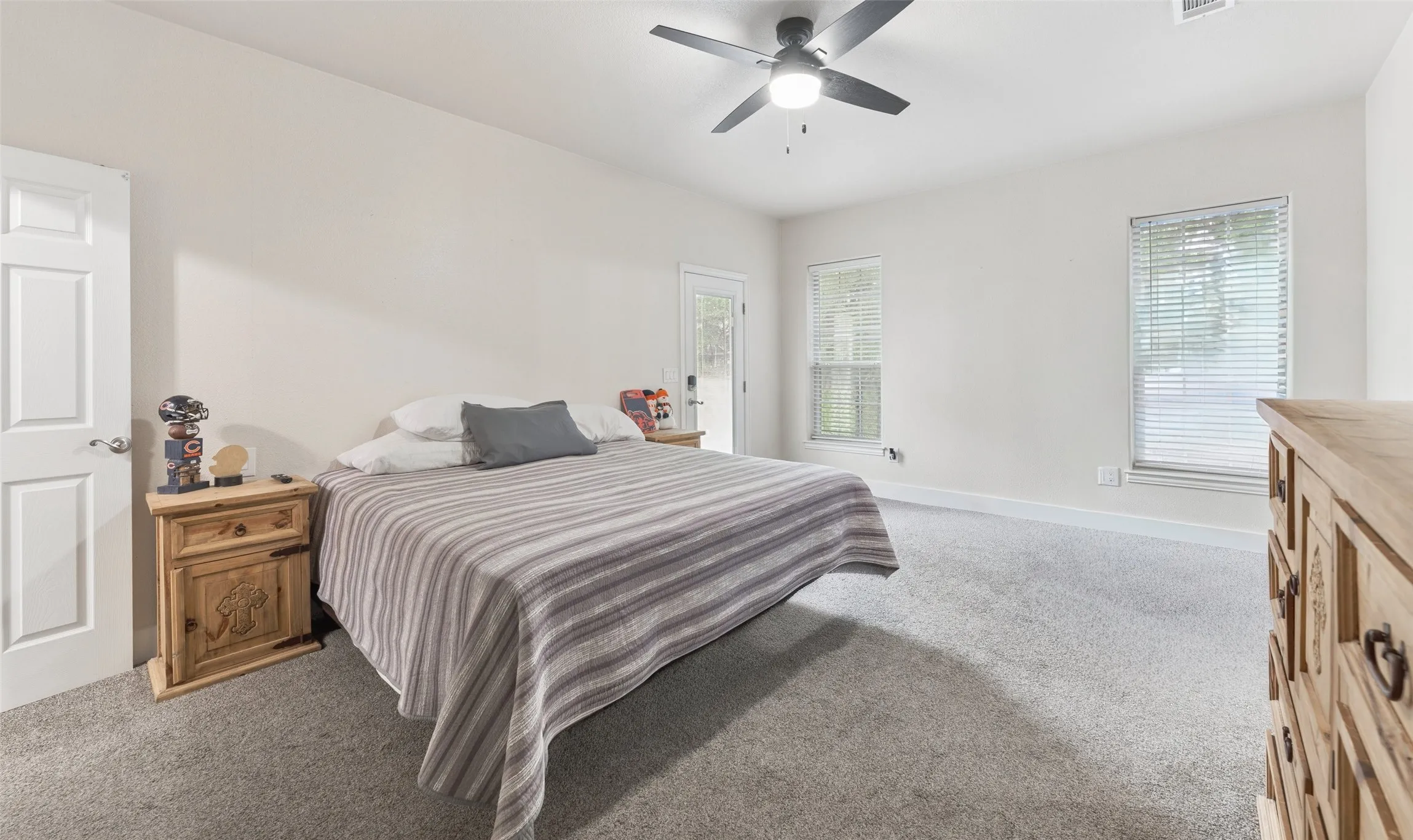 Single Family Residence For Rent in Henderson County , 109 Enchanted Drive, Enchanted Oaks, Texas 75156, 4 Bedroom, 2 Bathroom, 2 Garage spaces, 2,842 Sqft, built in 1998, mls#21367991, Real Estate Agent in Enchanted Oaks, Homes For Rent in Henderson county, Homes For Rent in Enchanted Oaks, Realtor in Enchanted Oaks Texas, Real Estate Brokerage Independent Realty Texas, Luminita Cordes Realtor