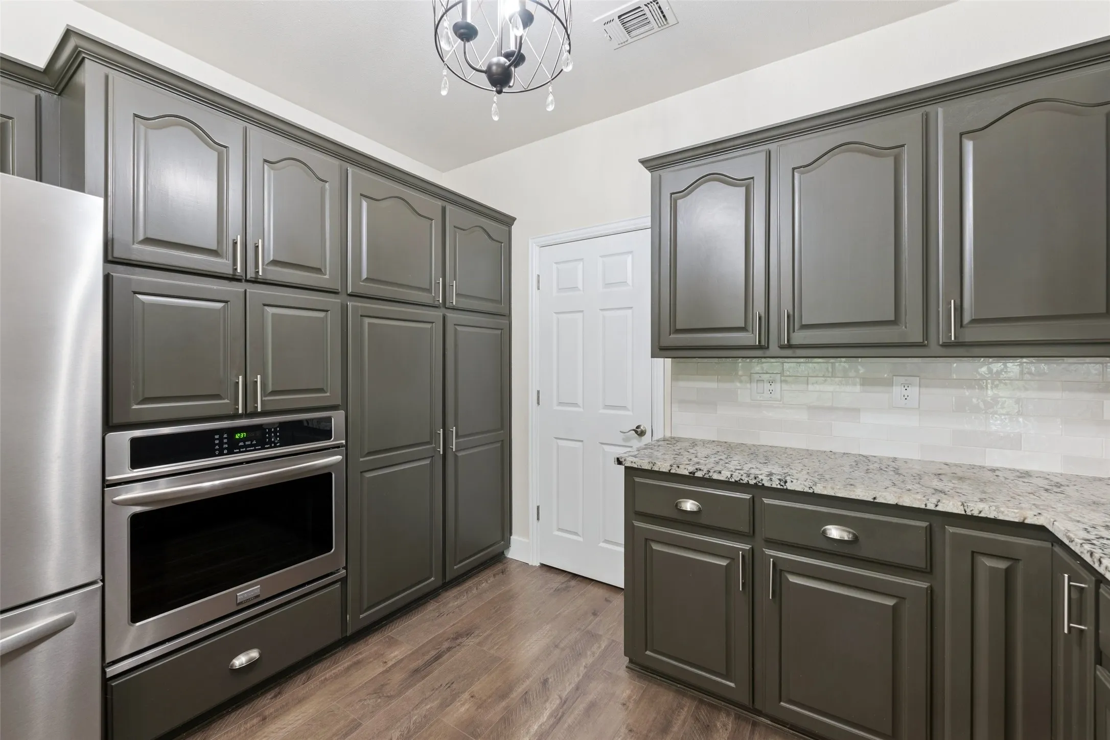 Single Family Residence For Rent in Henderson County , 109 Enchanted Drive, Enchanted Oaks, Texas 75156, 4 Bedroom, 2 Bathroom, 2 Garage spaces, 2,842 Sqft, built in 1998, mls#21367991, Real Estate Agent in Enchanted Oaks, Homes For Rent in Henderson county, Homes For Rent in Enchanted Oaks, Realtor in Enchanted Oaks Texas, Real Estate Brokerage Independent Realty Texas, Luminita Cordes Realtor