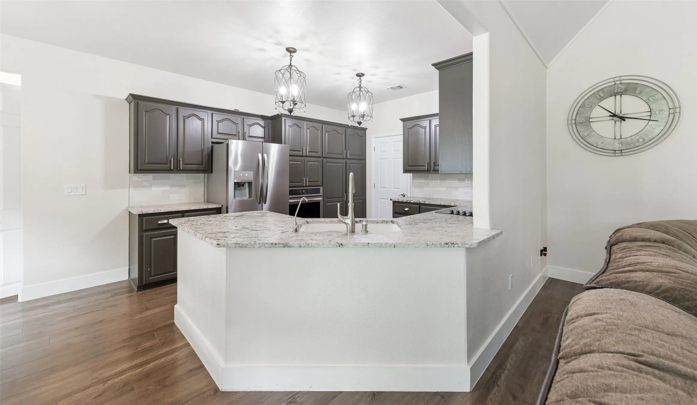 Single Family Residence For Rent in Henderson County , 109 Enchanted Drive, Enchanted Oaks, Texas 75156, 4 Bedroom, 2 Bathroom, 2 Garage spaces, 2,842 Sqft, built in 1998, mls#21367991, Real Estate Agent in Enchanted Oaks, Homes For Rent in Henderson county, Homes For Rent in Enchanted Oaks, Realtor in Enchanted Oaks Texas, Real Estate Brokerage Independent Realty Texas, Luminita Cordes Realtor