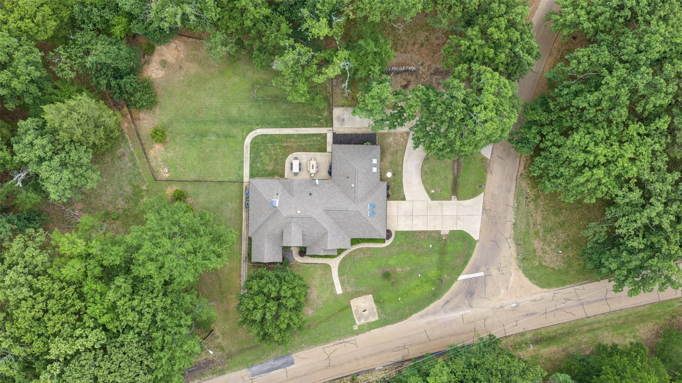 Single Family Residence For Rent in Henderson County , 109 Enchanted Drive, Enchanted Oaks, Texas 75156, 4 Bedroom, 2 Bathroom, 2 Garage spaces, 2,842 Sqft, built in 1998, mls#21367991, Real Estate Agent in Enchanted Oaks, Homes For Rent in Henderson county, Homes For Rent in Enchanted Oaks, Realtor in Enchanted Oaks Texas, Real Estate Brokerage Independent Realty Texas, Luminita Cordes Realtor