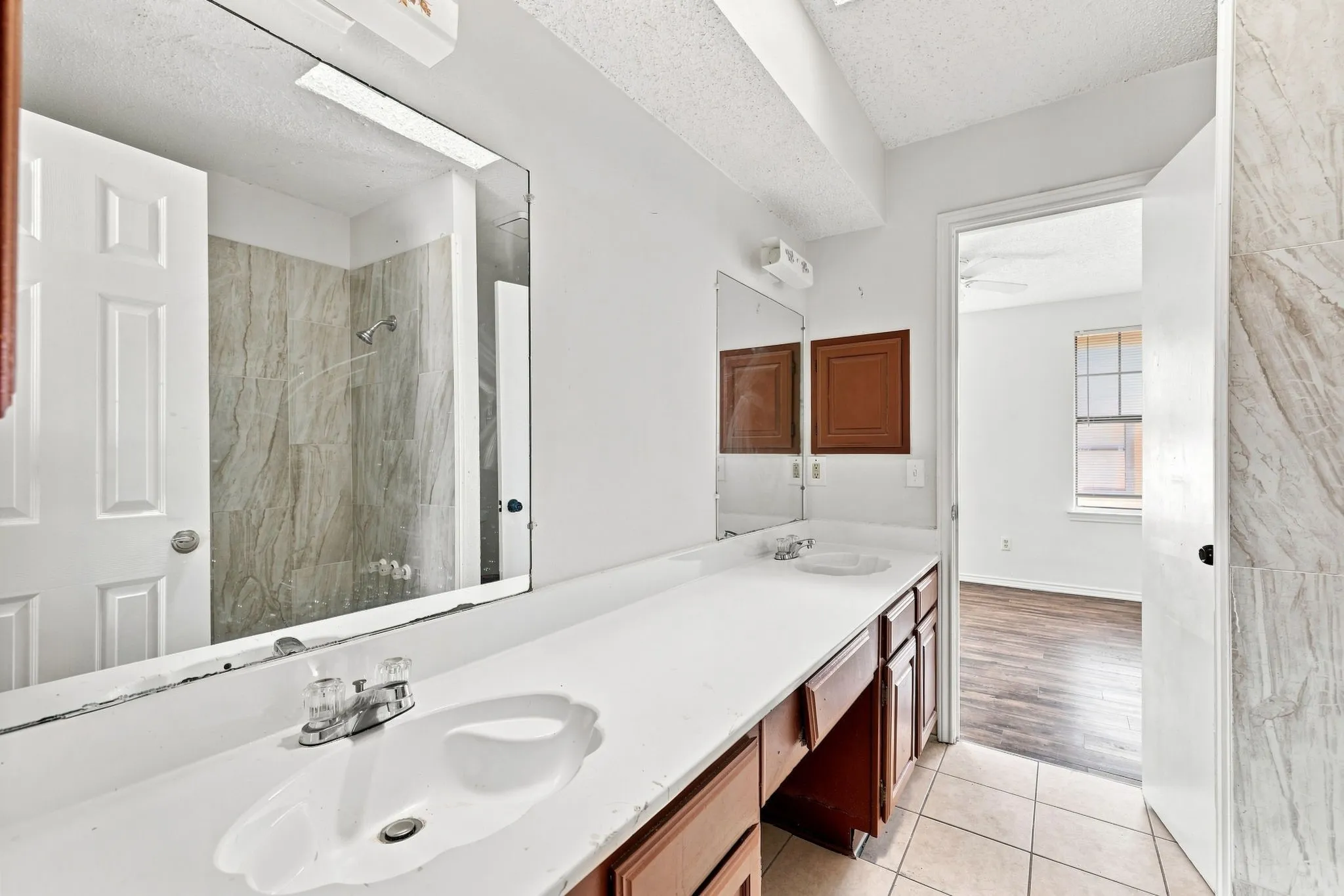 Vacant Unit 13 – Full Bathroom with Dual Sinks
