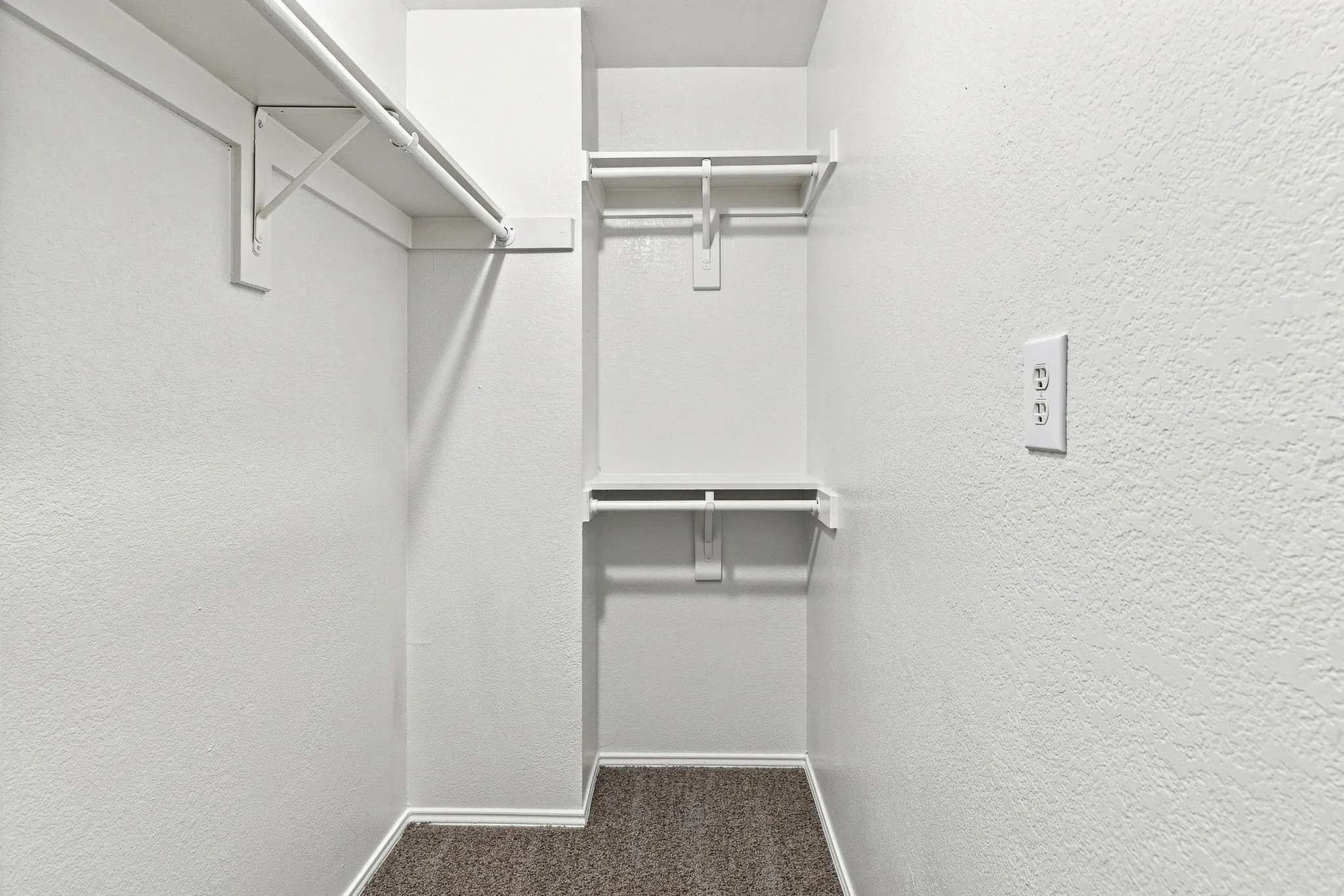 Integrated shelving and hanging rods