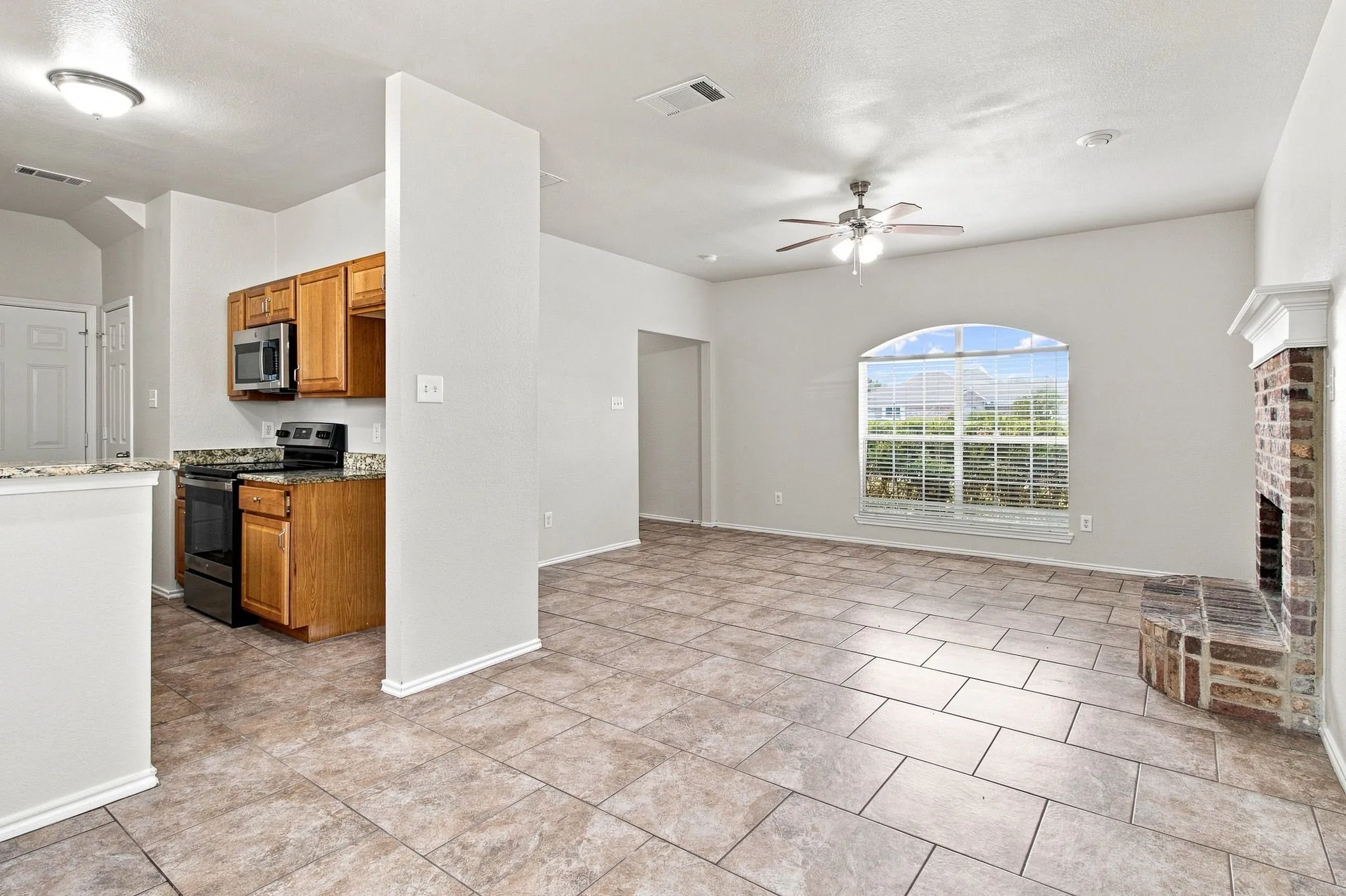 Single Family Residence For Sale in Dallas County , 1512 Yellowbird Court, De Soto, Texas 75115, 3 Bedroom, 3 Bathroom, 2 Garage spaces, 1,588 Sqft, built in 2000, mls#21366327, Real Estate Agent in De Soto, Homes For Sale in Dallas county, Homes For Sale in De Soto, Realtor in De Soto Texas, Real Estate Brokerage Independent Realty Texas, Luminita Cordes Realtor