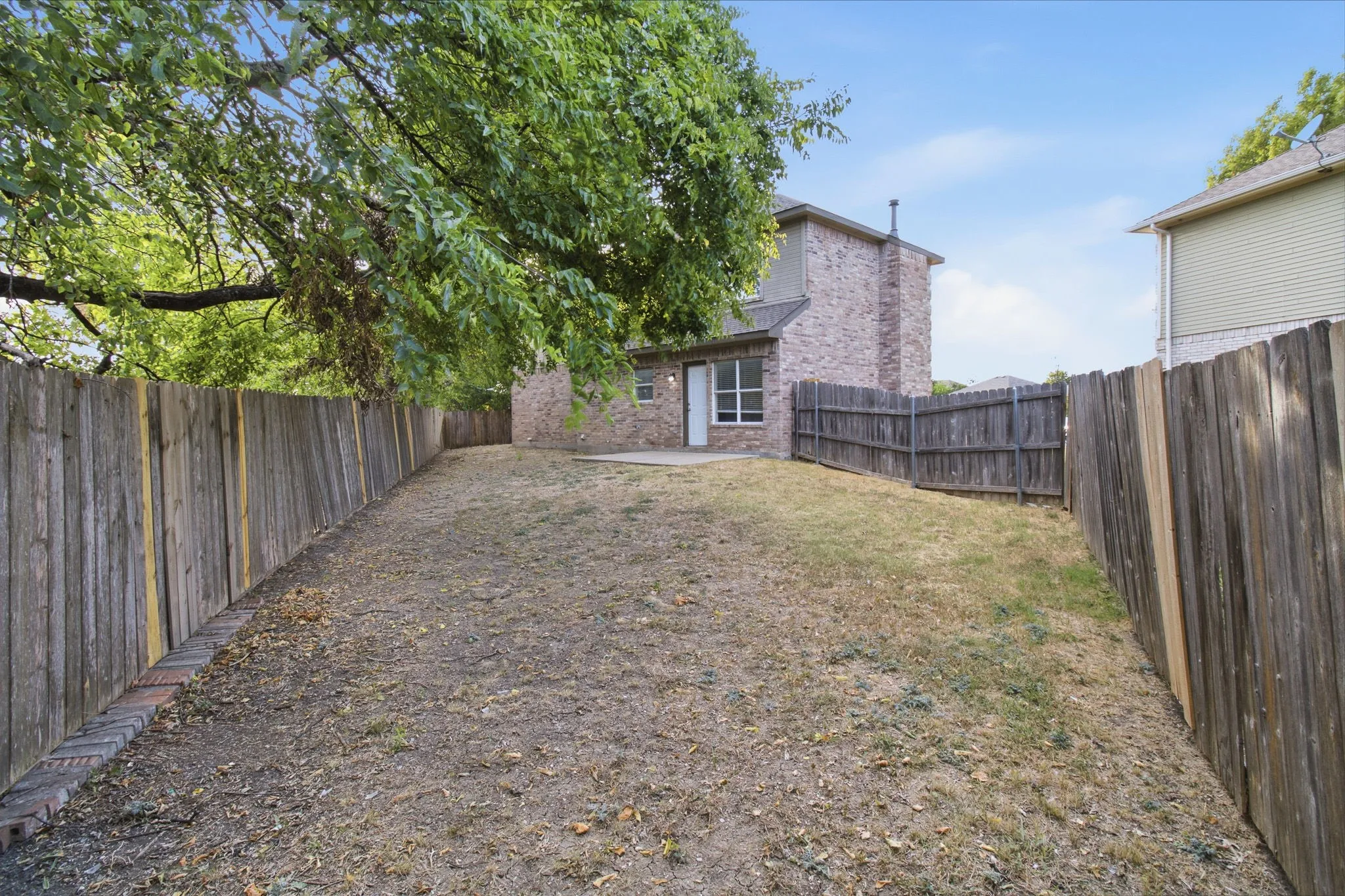 Single Family Residence For Sale in Dallas County , 1512 Yellowbird Court, De Soto, Texas 75115, 3 Bedroom, 3 Bathroom, 2 Garage spaces, 1,588 Sqft, built in 2000, mls#21366327, Real Estate Agent in De Soto, Homes For Sale in Dallas county, Homes For Sale in De Soto, Realtor in De Soto Texas, Real Estate Brokerage Independent Realty Texas, Luminita Cordes Realtor