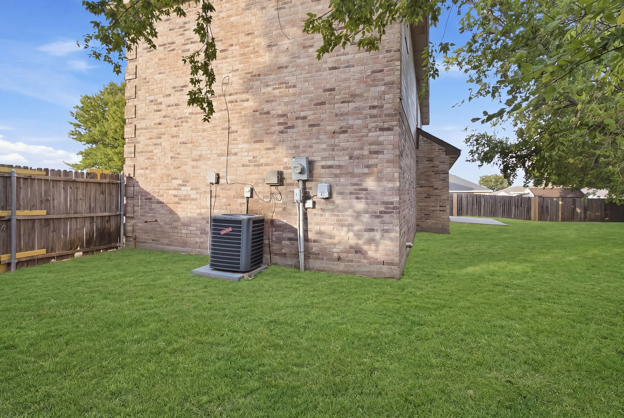Single Family Residence For Sale in Dallas County , 1512 Yellowbird Court, De Soto, Texas 75115, 3 Bedroom, 3 Bathroom, 2 Garage spaces, 1,588 Sqft, built in 2000, mls#21366327, Real Estate Agent in De Soto, Homes For Sale in Dallas county, Homes For Sale in De Soto, Realtor in De Soto Texas, Real Estate Brokerage Independent Realty Texas, Luminita Cordes Realtor