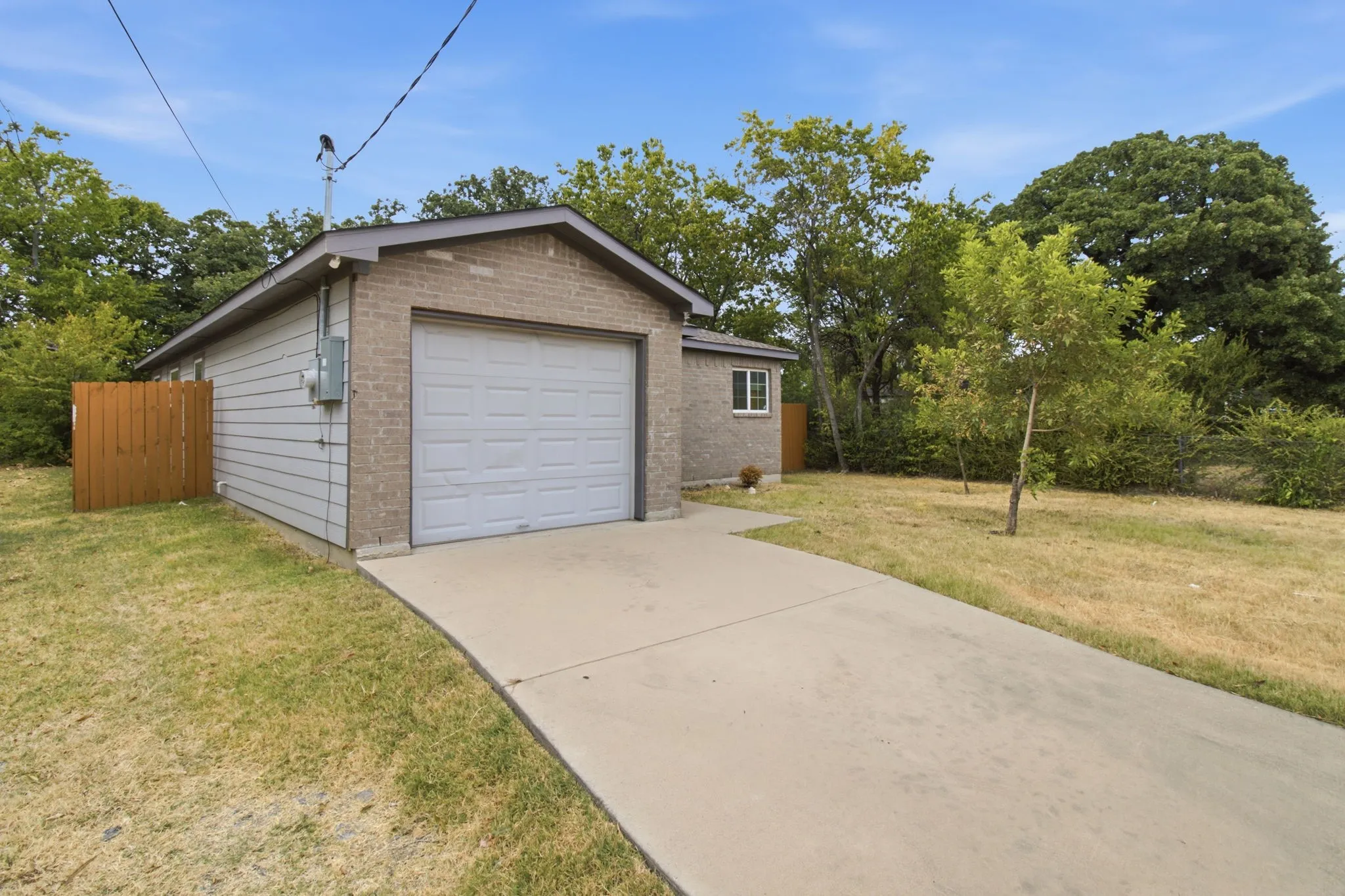 Single Family Residence For Sale in Dallas County , 3923 Metropolitan Avenue, Dallas, Texas 75210, 3 Bedroom, 2 Bathroom, 1 Garage spaces, 1,210 Sqft, built in 2019, mls#21367599, Real Estate Agent in Dallas, Homes For Sale in Dallas county, Homes For Sale in Dallas, Realtor in Dallas Texas, Real Estate Brokerage Independent Realty Texas, Luminita Cordes Realtor