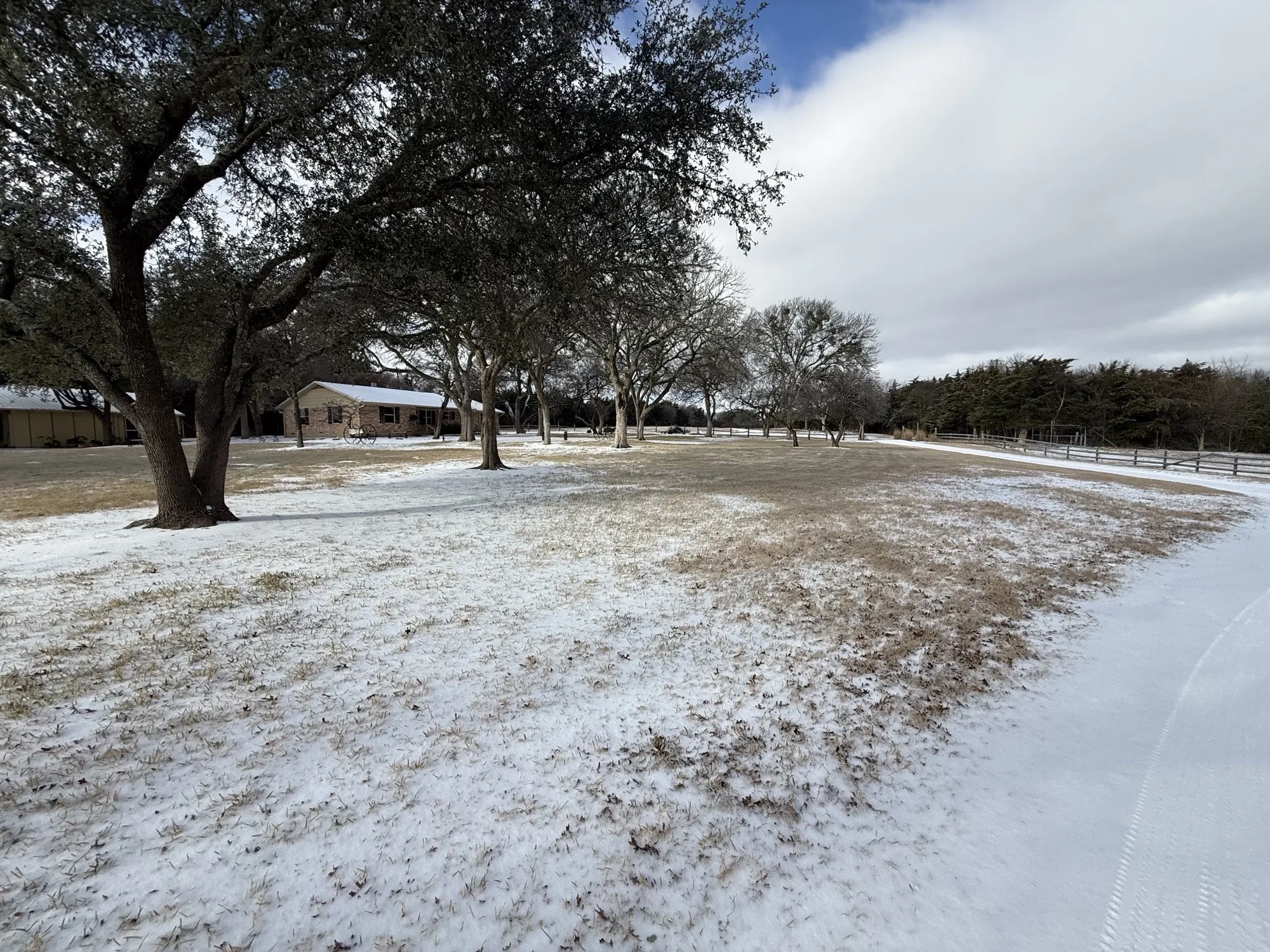 Farm For Sale in Ellis County , 5899 Cedar Ridge Drive, Ovilla, Texas 76065, 4 Bedroom, 3 Bathroom, 2 Garage spaces, 3,641 Sqft, built in 1969, mls#21352991, Real Estate Agent in Ovilla, Homes For Sale in Ellis county, Homes For Sale in Ovilla, Realtor in Ovilla Texas, Real Estate Brokerage Independent Realty Texas, Luminita Cordes Realtor