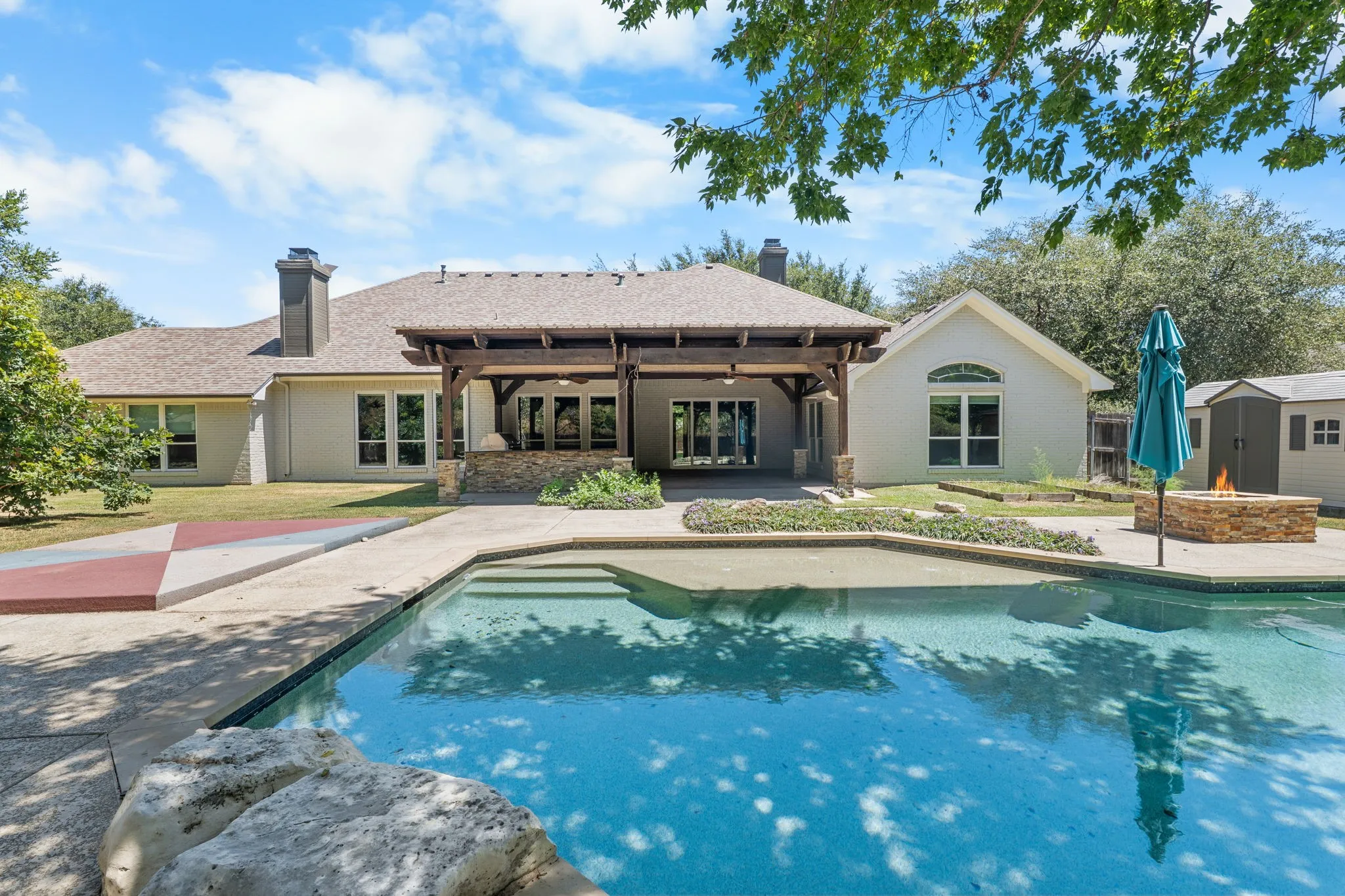 Single Family Residence For Sale in Mc Lennan County , 367 Elm Grove Circle, Waco, Texas 76657, 5 Bedroom, 3 Bathroom, 3 Garage spaces, 3,530 Sqft, built in 1999, mls#21367751, Real Estate Agent in Waco, Homes For Sale in Mc Lennan county, Homes For Sale in Waco, Realtor in Waco Texas, Real Estate Brokerage Independent Realty Texas, Luminita Cordes Realtor