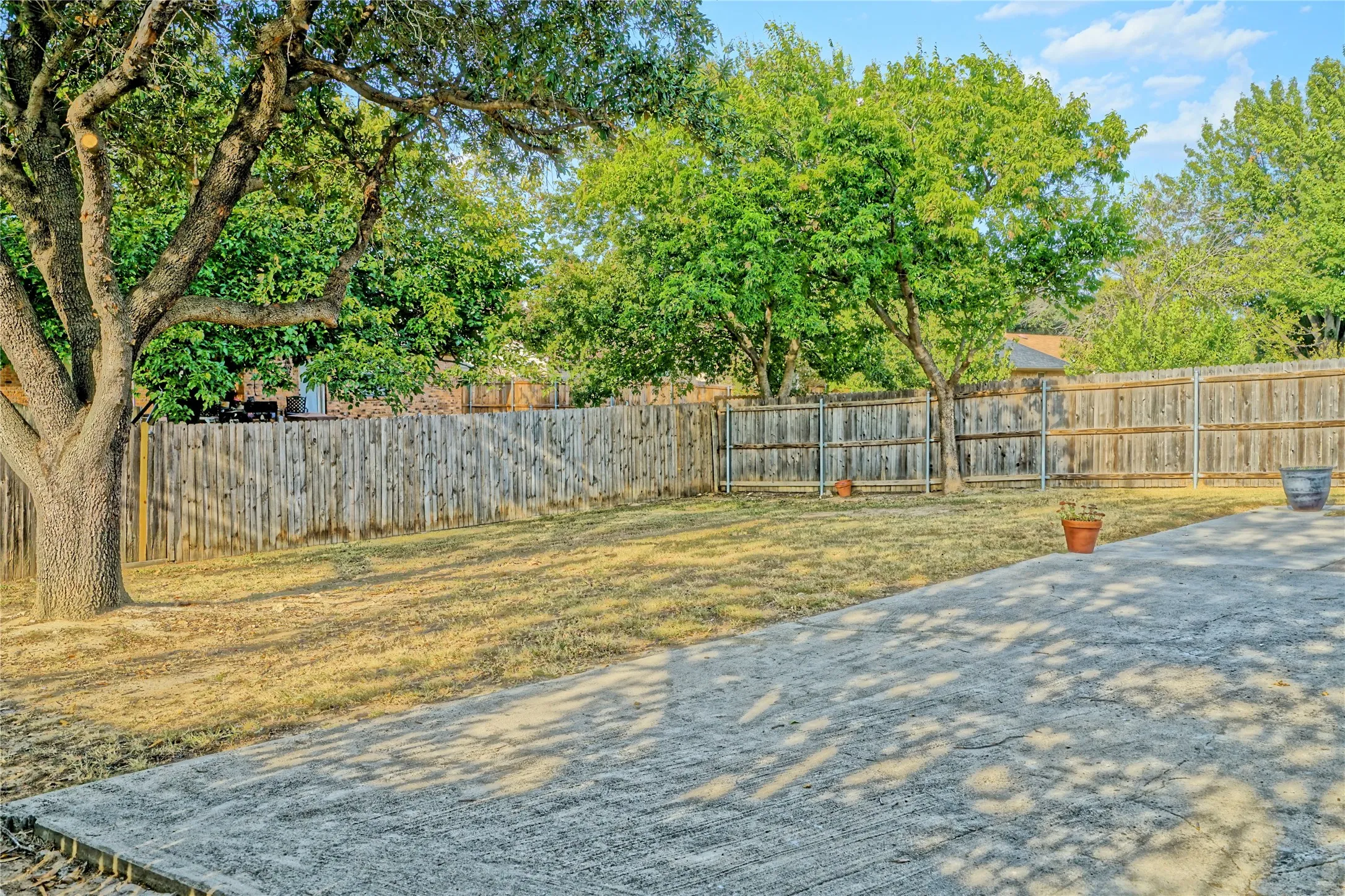 Single Family Residence For Sale in Tarrant County , 6453 Highview Terrace, Watauga, Texas 76148, 3 Bedroom, 2 Bathroom, 2 Garage spaces, 1,269 Sqft, built in 1981, mls#21367947, Real Estate Agent in Watauga, Homes For Sale in Tarrant county, Homes For Sale in Watauga, Realtor in Watauga Texas, Real Estate Brokerage Independent Realty Texas, Luminita Cordes Realtor