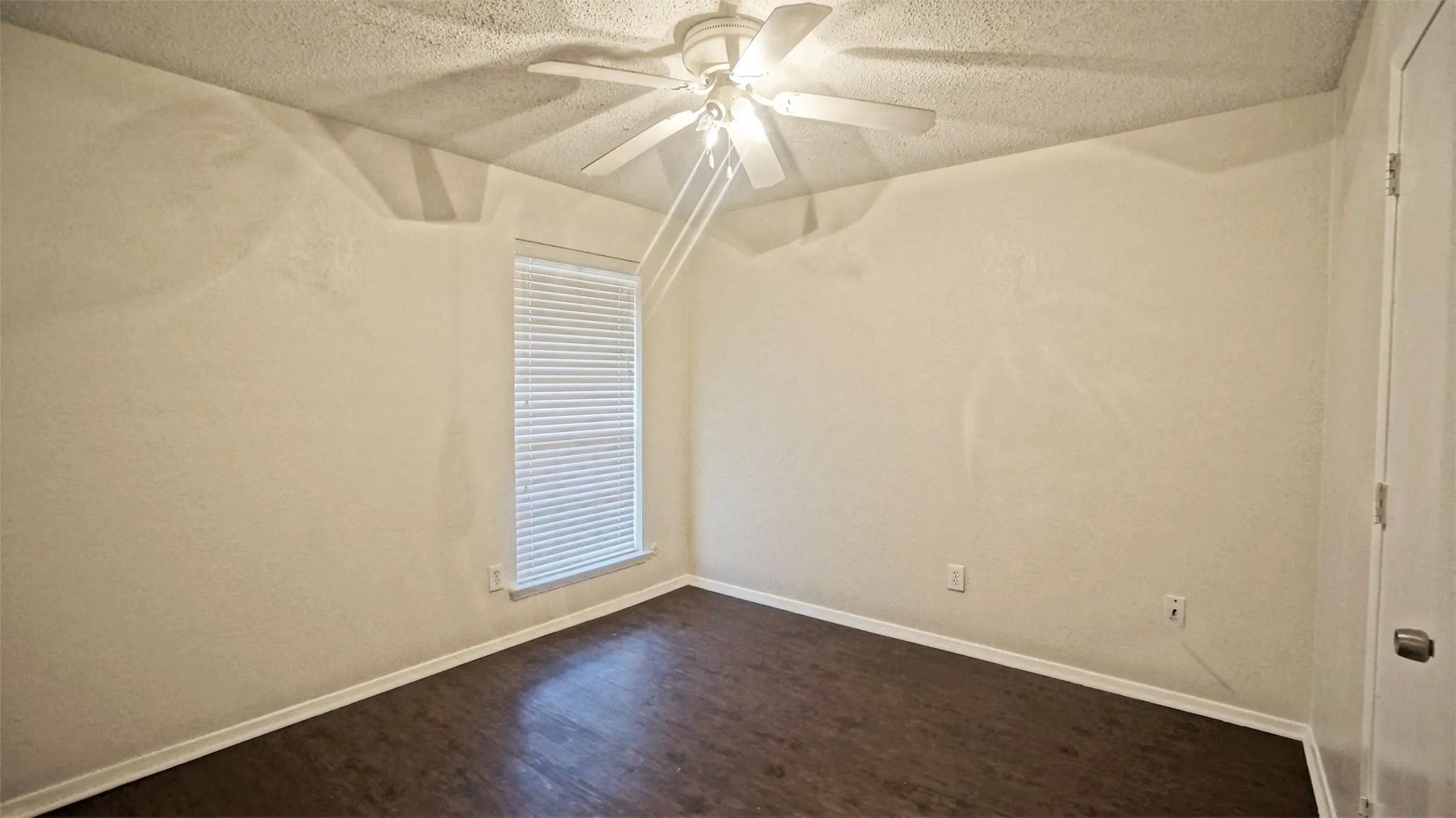 Single Family Residence For Sale in Tarrant County , 6453 Highview Terrace, Watauga, Texas 76148, 3 Bedroom, 2 Bathroom, 2 Garage spaces, 1,269 Sqft, built in 1981, mls#21367947, Real Estate Agent in Watauga, Homes For Sale in Tarrant county, Homes For Sale in Watauga, Realtor in Watauga Texas, Real Estate Brokerage Independent Realty Texas, Luminita Cordes Realtor