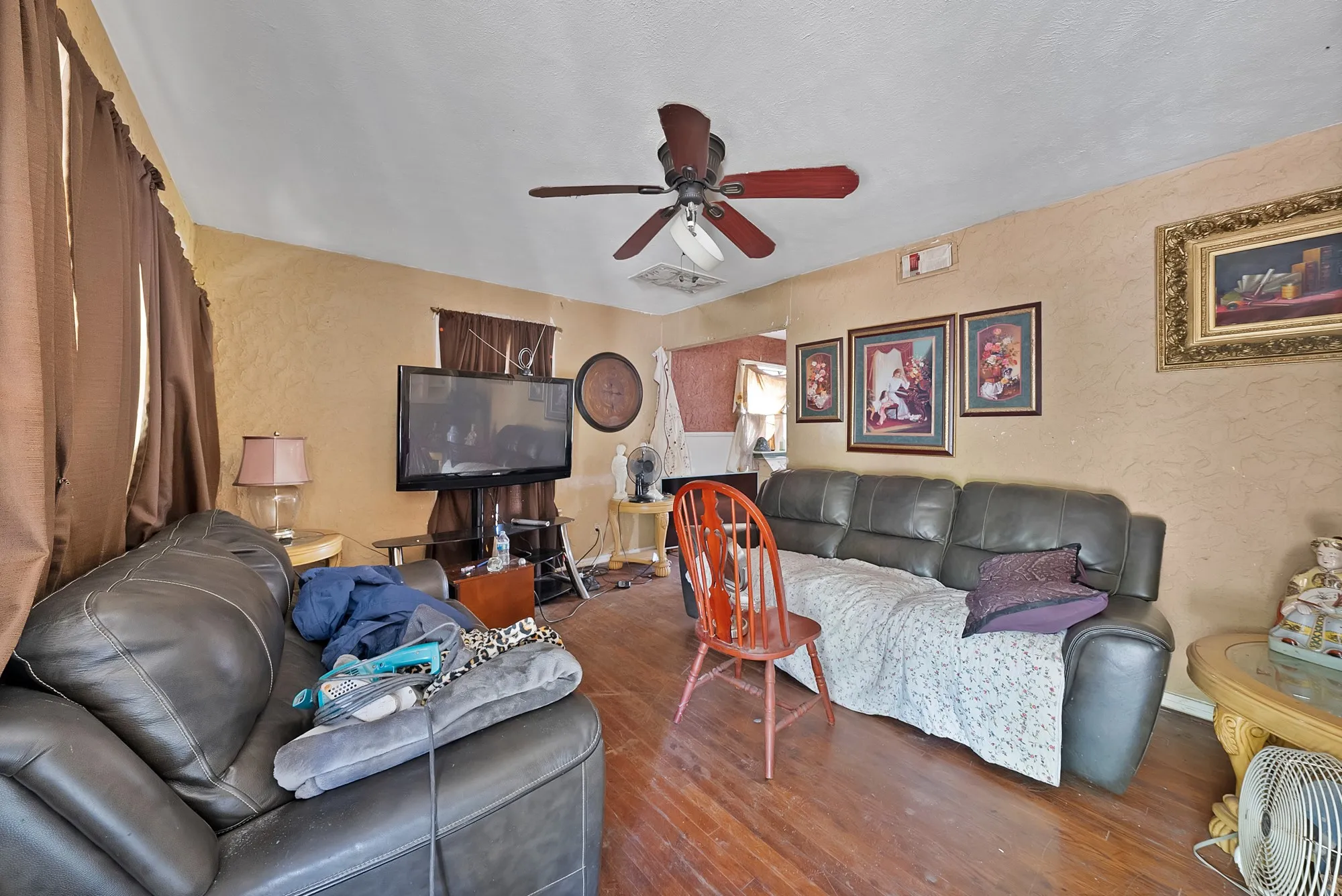 Single Family Residence For Sale in Dallas County , 1508 Betty Ann Lane, Balch Springs, Texas 75180, 2 Bedroom, 1 Bathroom, Garage spaces, 1,180 Sqft, built in 1950, mls#21368115, Real Estate Agent in Balch Springs, Homes For Sale in Dallas county, Homes For Sale in Balch Springs, Realtor in Balch Springs Texas, Real Estate Brokerage Independent Realty Texas, Luminita Cordes Realtor