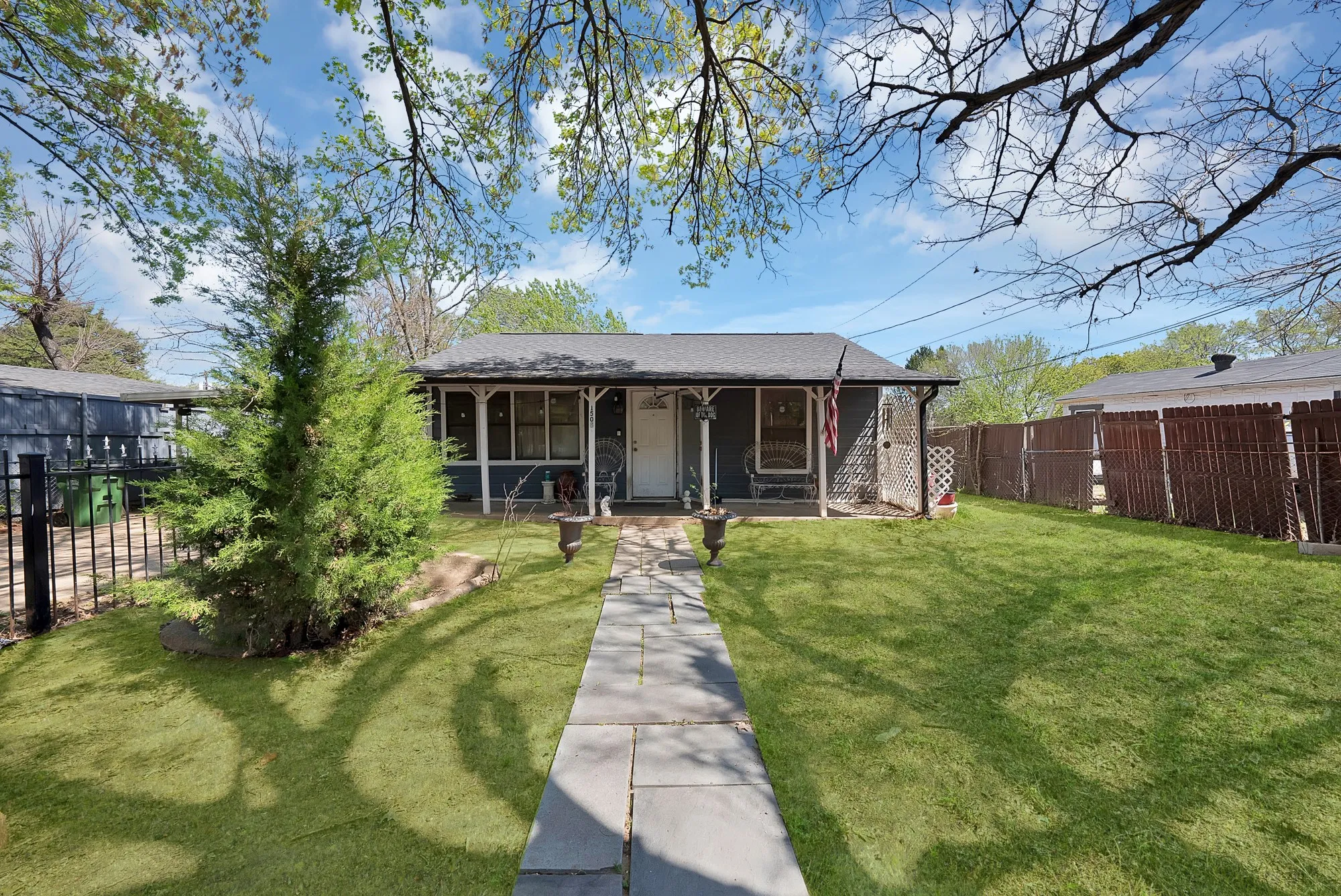 Single Family Residence For Sale in Dallas County , 1508 Betty Ann Lane, Balch Springs, Texas 75180, 2 Bedroom, 1 Bathroom, Garage spaces, 1,180 Sqft, built in 1950, mls#21368115, Real Estate Agent in Balch Springs, Homes For Sale in Dallas county, Homes For Sale in Balch Springs, Realtor in Balch Springs Texas, Real Estate Brokerage Independent Realty Texas, Luminita Cordes Realtor