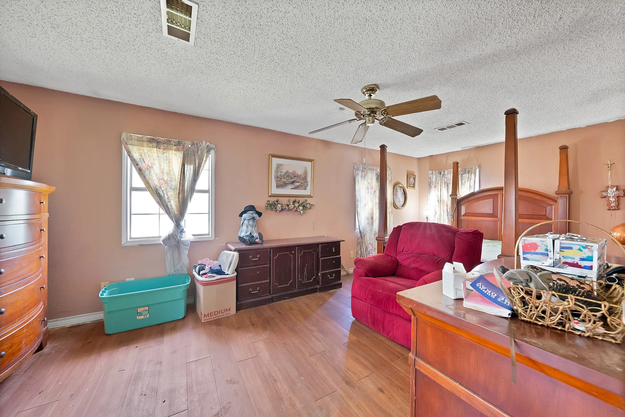 Single Family Residence For Sale in Dallas County , 1508 Betty Ann Lane, Balch Springs, Texas 75180, 2 Bedroom, 1 Bathroom, Garage spaces, 1,180 Sqft, built in 1950, mls#21368115, Real Estate Agent in Balch Springs, Homes For Sale in Dallas county, Homes For Sale in Balch Springs, Realtor in Balch Springs Texas, Real Estate Brokerage Independent Realty Texas, Luminita Cordes Realtor