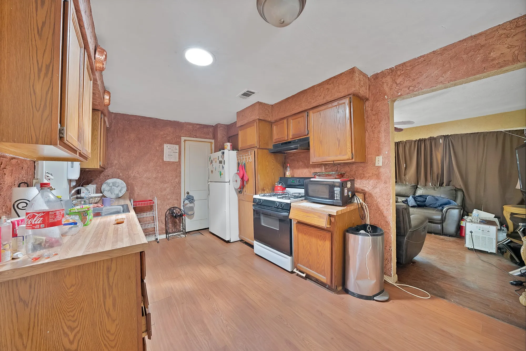 Single Family Residence For Sale in Dallas County , 1508 Betty Ann Lane, Balch Springs, Texas 75180, 2 Bedroom, 1 Bathroom, Garage spaces, 1,180 Sqft, built in 1950, mls#21368115, Real Estate Agent in Balch Springs, Homes For Sale in Dallas county, Homes For Sale in Balch Springs, Realtor in Balch Springs Texas, Real Estate Brokerage Independent Realty Texas, Luminita Cordes Realtor