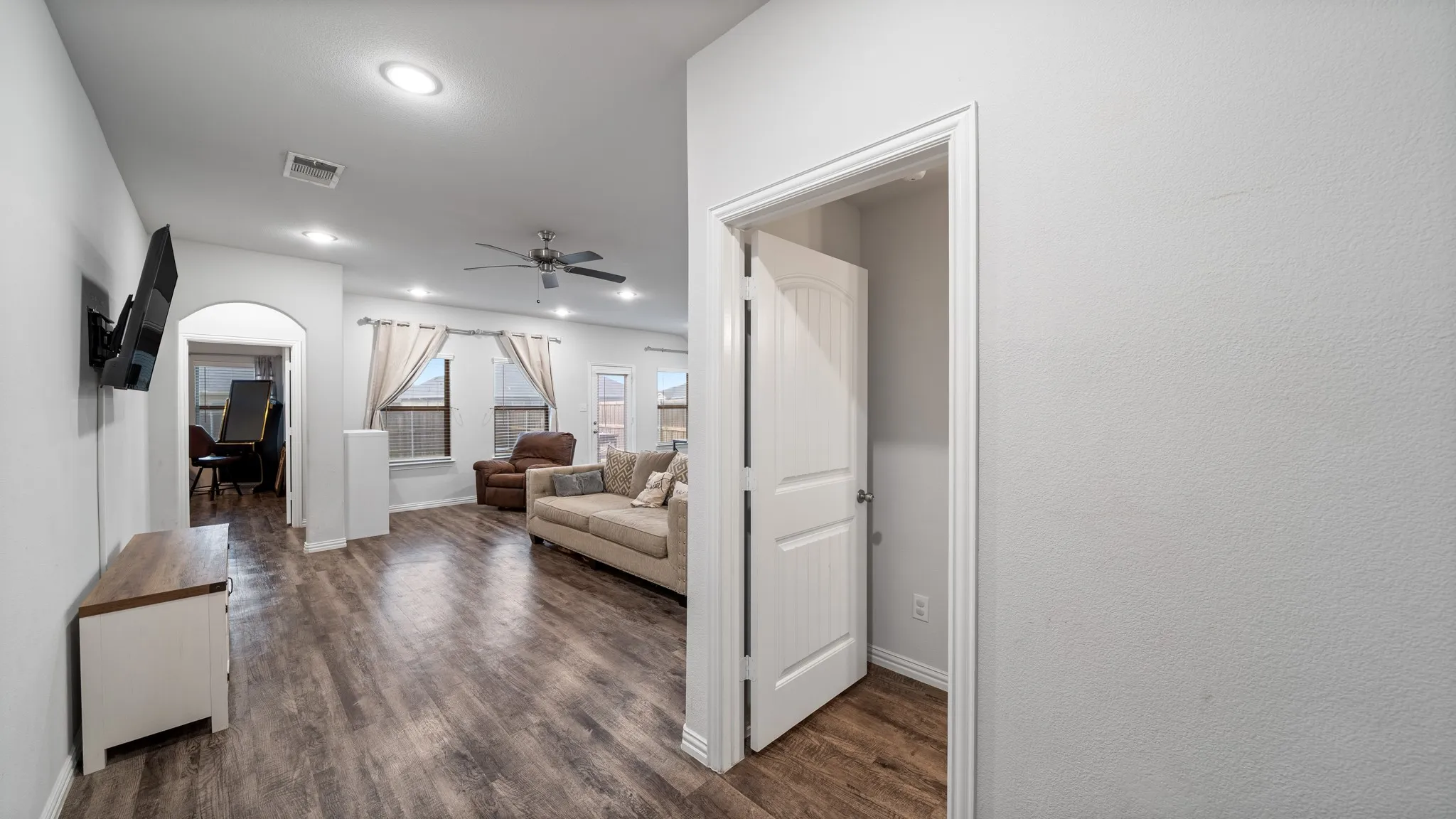 Single Family Residence For Sale in Henderson County , 121 Willowbend Loop, Mabank, Texas 75147, 4 Bedroom, 2 Bathroom, 2 Garage spaces, 1,620 Sqft, built in 2020, mls#21345974, Real Estate Agent in Mabank, Homes For Sale in Henderson county, Homes For Sale in Mabank, Realtor in Mabank Texas, Real Estate Brokerage Independent Realty Texas, Luminita Cordes Realtor