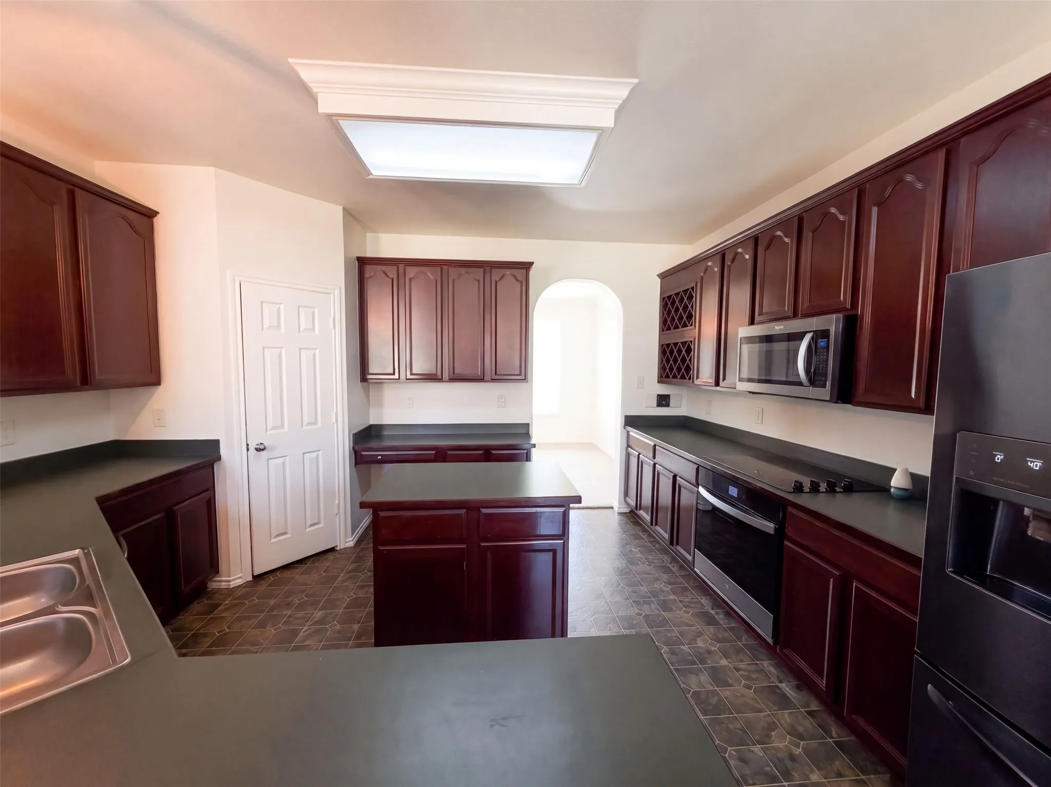 Single Family Residence For Sale in Dallas County , 1402 Stone Oak Court, Cedar Hill, Texas 75104, 4 Bedroom, 4 Bathroom, 3 Garage spaces, 3,658 Sqft, built in 2004, mls#21368117, Real Estate Agent in Cedar Hill, Homes For Sale in Dallas county, Homes For Sale in Cedar Hill, Realtor in Cedar Hill Texas, Real Estate Brokerage Independent Realty Texas, Luminita Cordes Realtor
