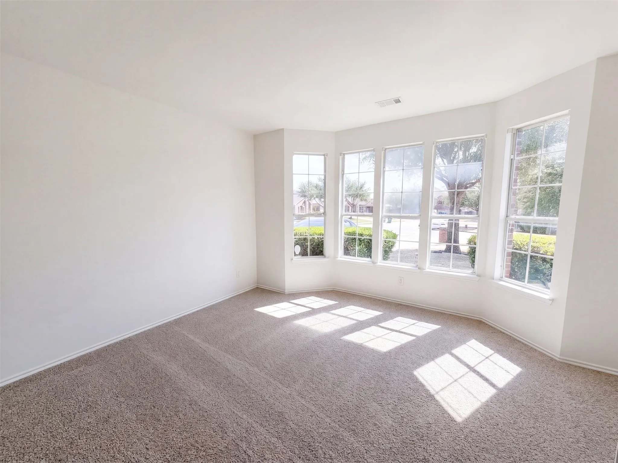 Single Family Residence For Sale in Dallas County , 1402 Stone Oak Court, Cedar Hill, Texas 75104, 4 Bedroom, 4 Bathroom, 3 Garage spaces, 3,658 Sqft, built in 2004, mls#21368117, Real Estate Agent in Cedar Hill, Homes For Sale in Dallas county, Homes For Sale in Cedar Hill, Realtor in Cedar Hill Texas, Real Estate Brokerage Independent Realty Texas, Luminita Cordes Realtor