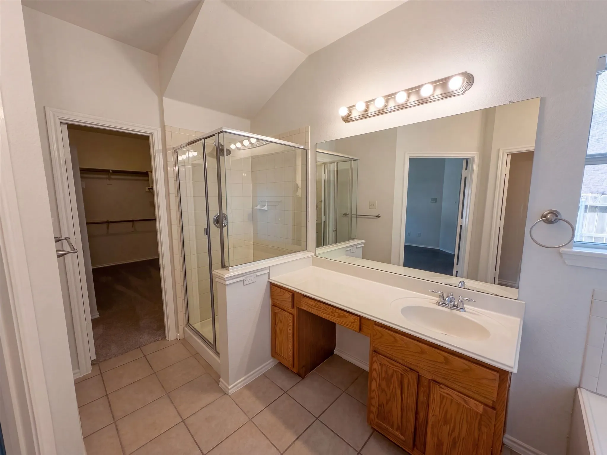 Single Family Residence For Sale in Dallas County , 1402 Stone Oak Court, Cedar Hill, Texas 75104, 4 Bedroom, 4 Bathroom, 3 Garage spaces, 3,658 Sqft, built in 2004, mls#21368117, Real Estate Agent in Cedar Hill, Homes For Sale in Dallas county, Homes For Sale in Cedar Hill, Realtor in Cedar Hill Texas, Real Estate Brokerage Independent Realty Texas, Luminita Cordes Realtor