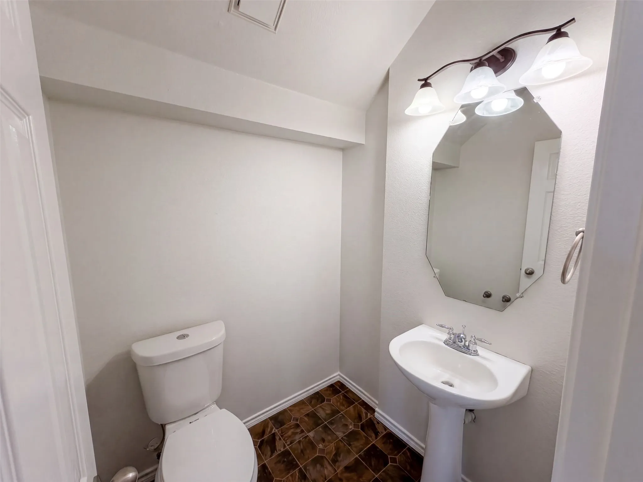 Single Family Residence For Sale in Dallas County , 1402 Stone Oak Court, Cedar Hill, Texas 75104, 4 Bedroom, 4 Bathroom, 3 Garage spaces, 3,658 Sqft, built in 2004, mls#21368117, Real Estate Agent in Cedar Hill, Homes For Sale in Dallas county, Homes For Sale in Cedar Hill, Realtor in Cedar Hill Texas, Real Estate Brokerage Independent Realty Texas, Luminita Cordes Realtor