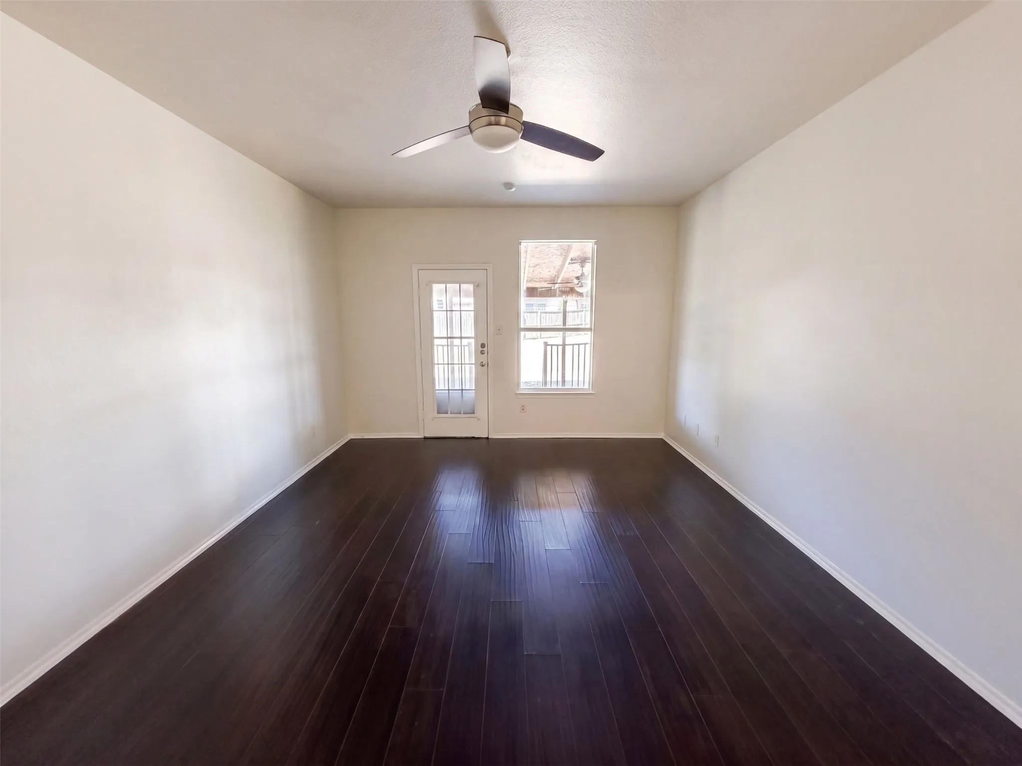 Single Family Residence For Sale in Dallas County , 1402 Stone Oak Court, Cedar Hill, Texas 75104, 4 Bedroom, 4 Bathroom, 3 Garage spaces, 3,658 Sqft, built in 2004, mls#21368117, Real Estate Agent in Cedar Hill, Homes For Sale in Dallas county, Homes For Sale in Cedar Hill, Realtor in Cedar Hill Texas, Real Estate Brokerage Independent Realty Texas, Luminita Cordes Realtor