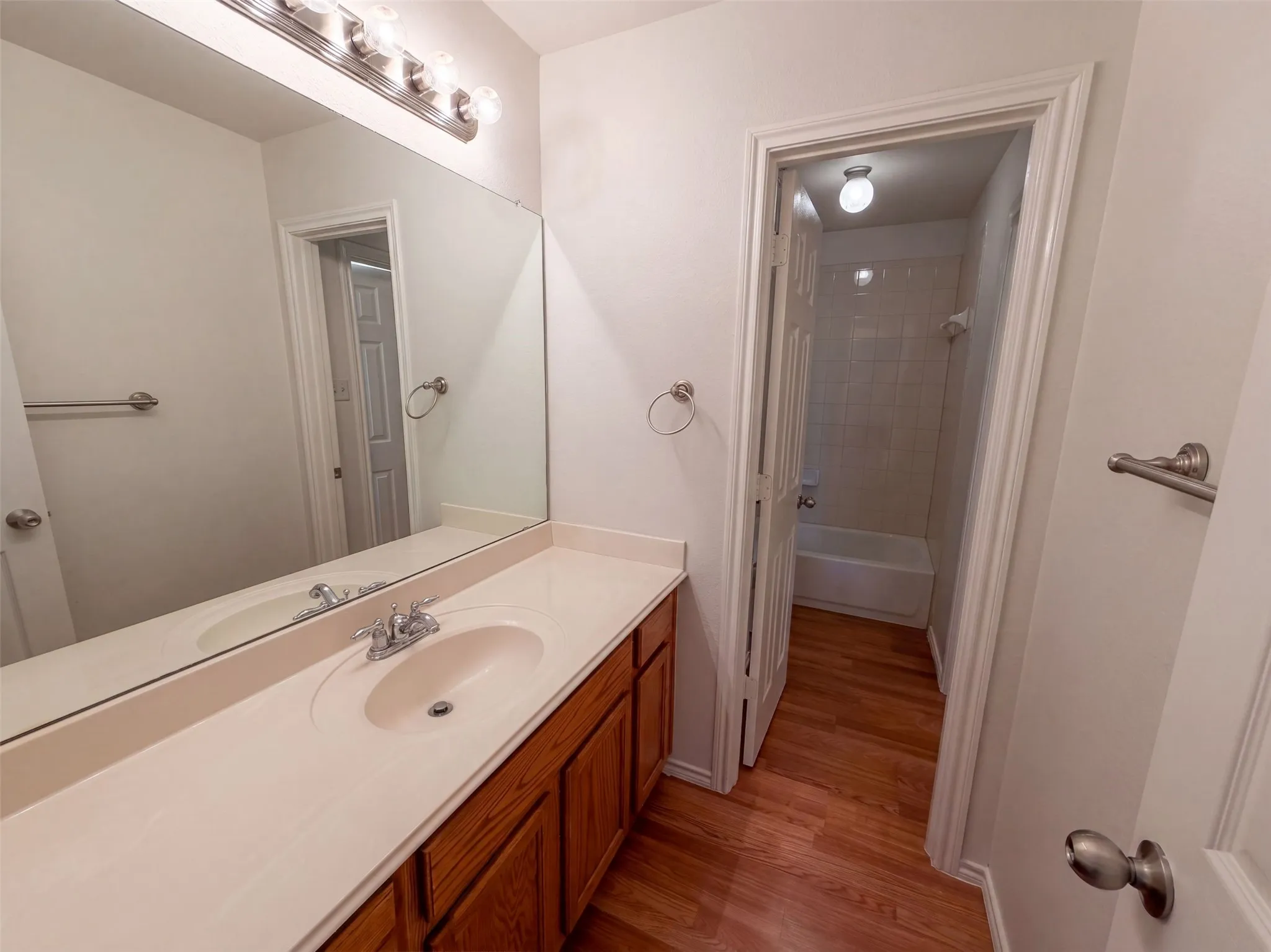 Single Family Residence For Sale in Dallas County , 1402 Stone Oak Court, Cedar Hill, Texas 75104, 4 Bedroom, 4 Bathroom, 3 Garage spaces, 3,658 Sqft, built in 2004, mls#21368117, Real Estate Agent in Cedar Hill, Homes For Sale in Dallas county, Homes For Sale in Cedar Hill, Realtor in Cedar Hill Texas, Real Estate Brokerage Independent Realty Texas, Luminita Cordes Realtor