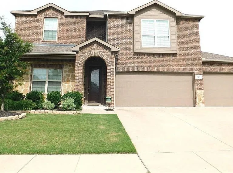 Single Family Residence For Rent in Denton County , 910 English IVY Drive, Prosper, Texas 75078, 4 Bedroom, 4 Bathroom, 3 Garage spaces, 2,996 Sqft, built in 2014, mls#21368125, Real Estate Agent in Prosper, Homes For Rent in Denton county, Homes For Rent in Prosper, Realtor in Prosper Texas, Real Estate Brokerage Independent Realty Texas, Luminita Cordes Realtor