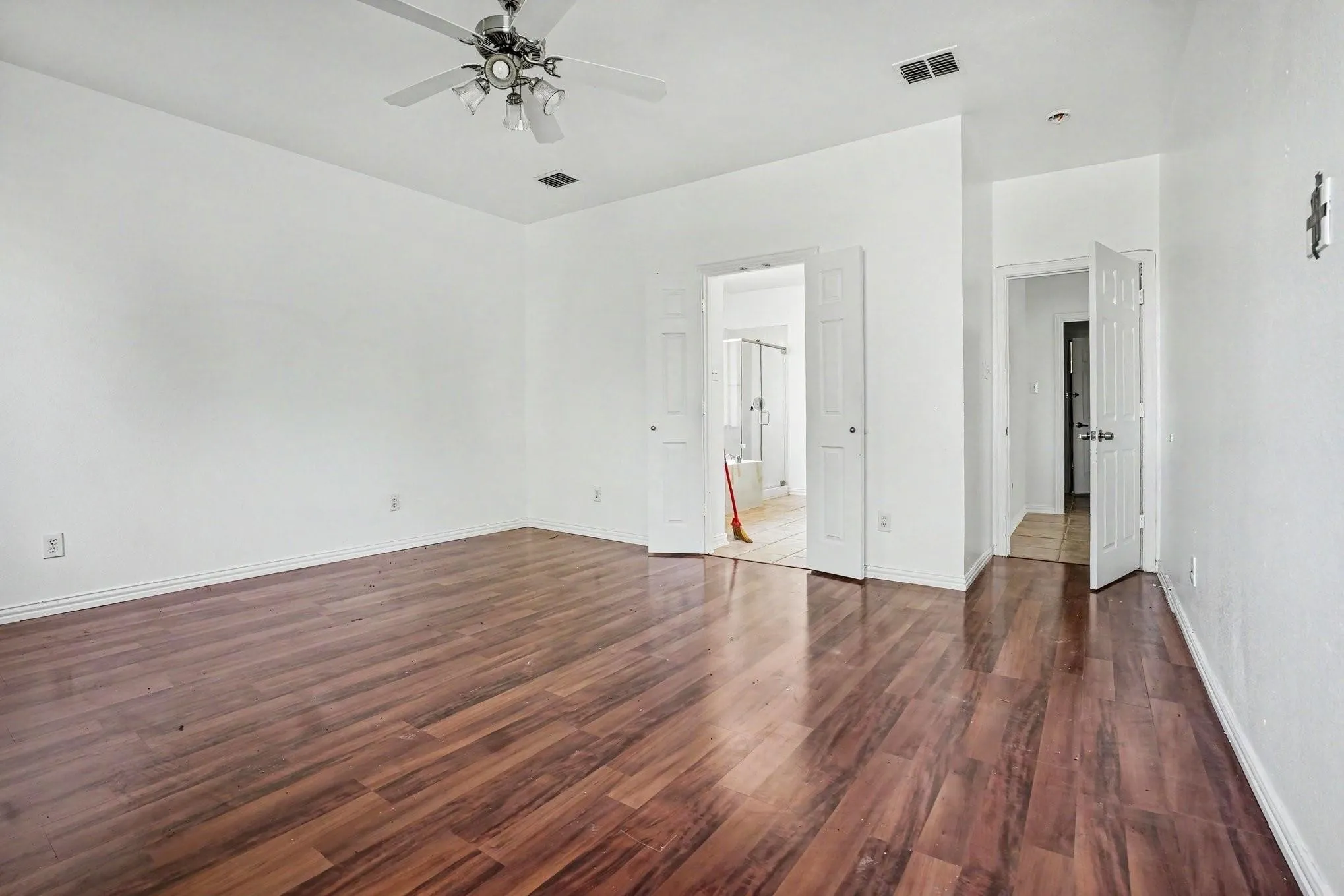 Single Family Residence For Rent in Tarrant County , 3023 Riverwood Lane, Grand Prairie, Texas 75052, 4 Bedroom, 4 Bathroom, 2 Garage spaces, 3,078 Sqft, built in 2006, mls#21368134, Real Estate Agent in Grand Prairie, Homes For Rent in Tarrant county, Homes For Rent in Grand Prairie, Realtor in Grand Prairie Texas, Real Estate Brokerage Independent Realty Texas, Luminita Cordes Realtor