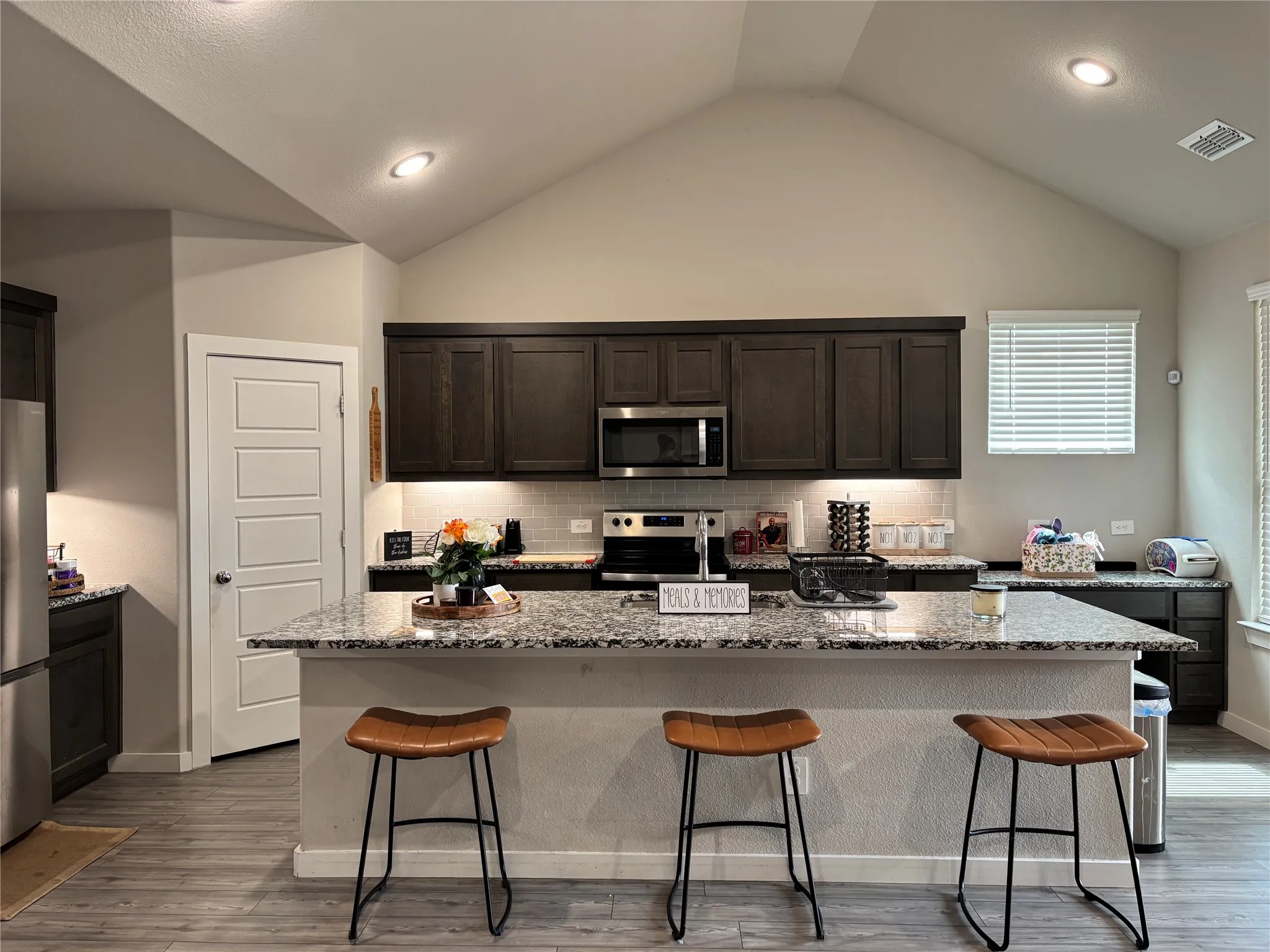 Single Family Residence For Sale in Ellis County , 395 Teton Street, Waxahachie, Texas 75165, 5 Bedroom, 4 Bathroom, 2 Garage spaces, 3,556 Sqft, built in 2022, mls#21360888, Real Estate Agent in Waxahachie, Homes For Sale in Ellis county, Homes For Sale in Waxahachie, Realtor in Waxahachie Texas, Real Estate Brokerage Independent Realty Texas, Luminita Cordes Realtor