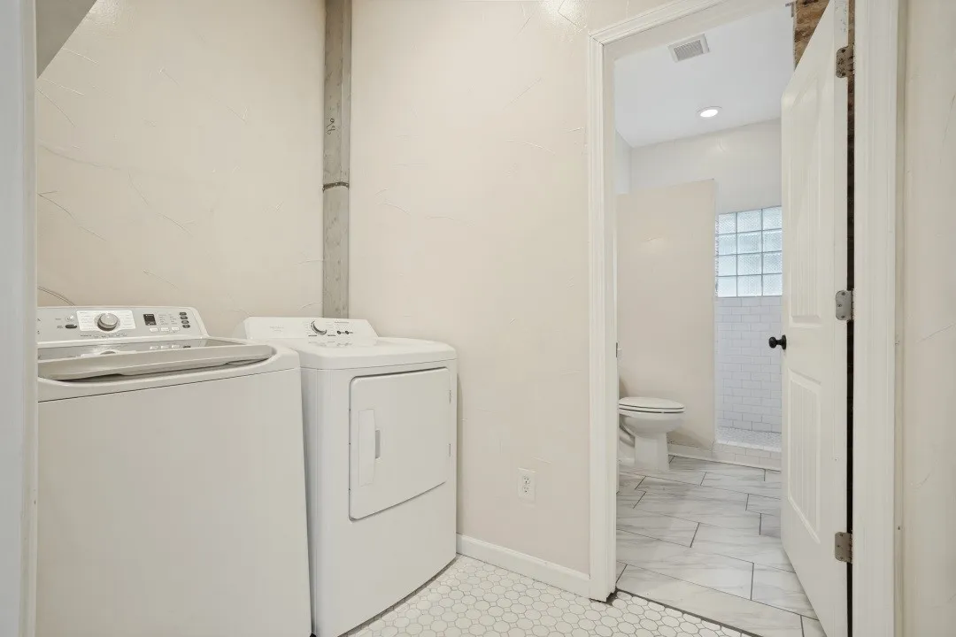 Duplex For Rent in Denton County , 912 Oakland Street, Denton, Texas 76201, 2 Bedroom, 1 Bathroom, Garage spaces, 850 Sqft, built in 1918, mls#21368018, Real Estate Agent in Denton, Homes For Rent in Denton county, Homes For Rent in Denton, Realtor in Denton Texas, Real Estate Brokerage Independent Realty Texas, Luminita Cordes Realtor
