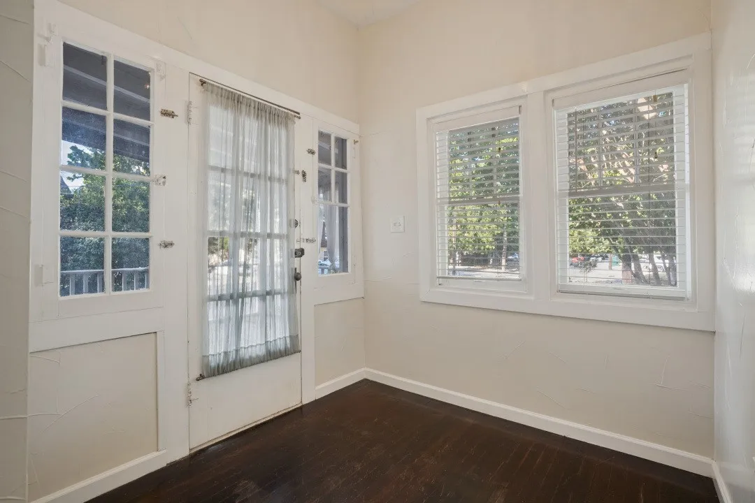 Duplex For Rent in Denton County , 912 Oakland Street, Denton, Texas 76201, 2 Bedroom, 1 Bathroom, Garage spaces, 850 Sqft, built in 1918, mls#21368018, Real Estate Agent in Denton, Homes For Rent in Denton county, Homes For Rent in Denton, Realtor in Denton Texas, Real Estate Brokerage Independent Realty Texas, Luminita Cordes Realtor
