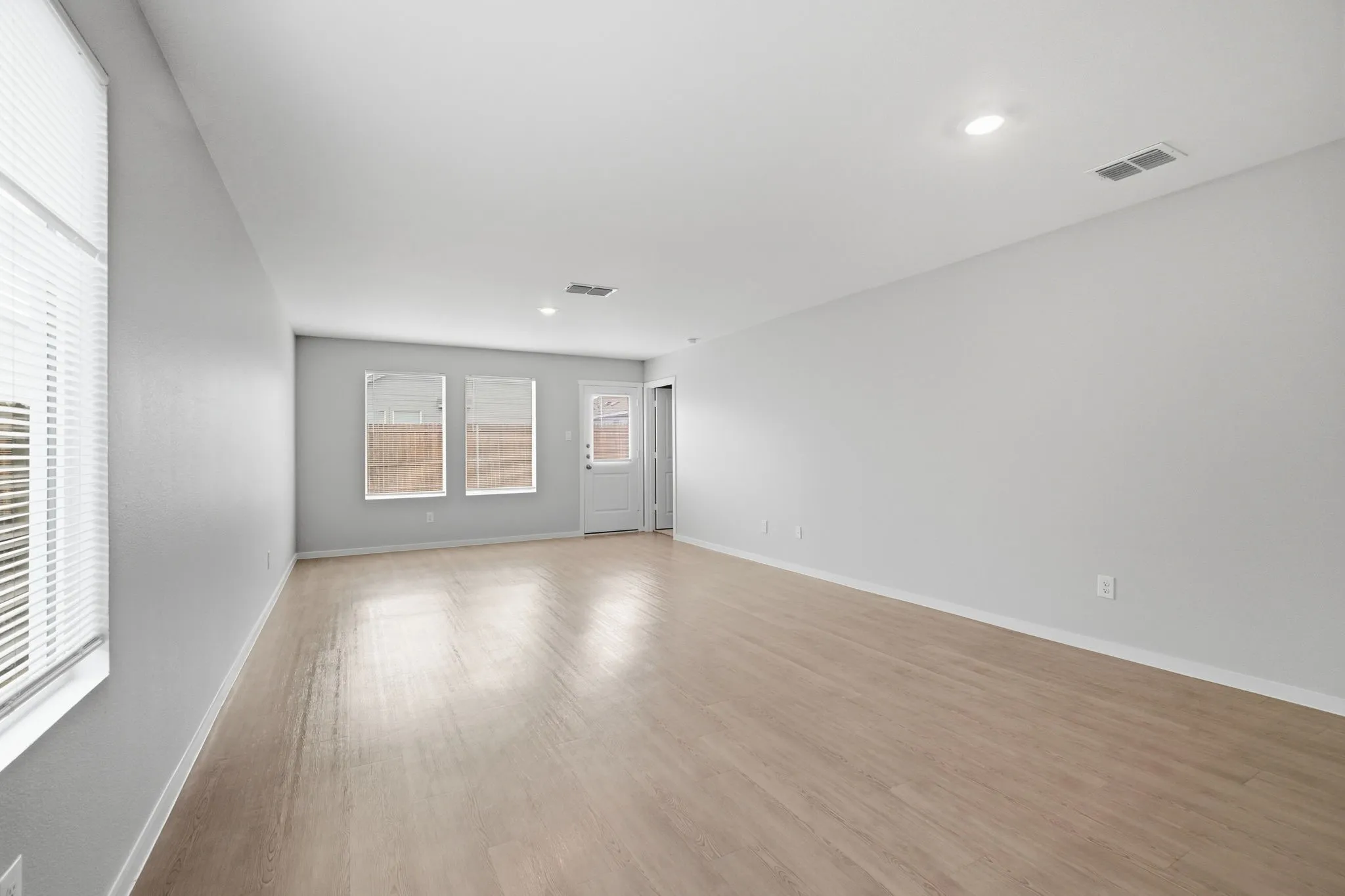 Single Family Residence For Sale in Dallas County , 225 Poplar Place, Wilmer, Texas 75172, 3 Bedroom, 2 Bathroom, 2 Garage spaces, 1,400 Sqft, built in 2025, mls#21366340, Real Estate Agent in Wilmer, Homes For Sale in Dallas county, Homes For Sale in Wilmer, Realtor in Wilmer Texas, Real Estate Brokerage Independent Realty Texas, Luminita Cordes Realtor