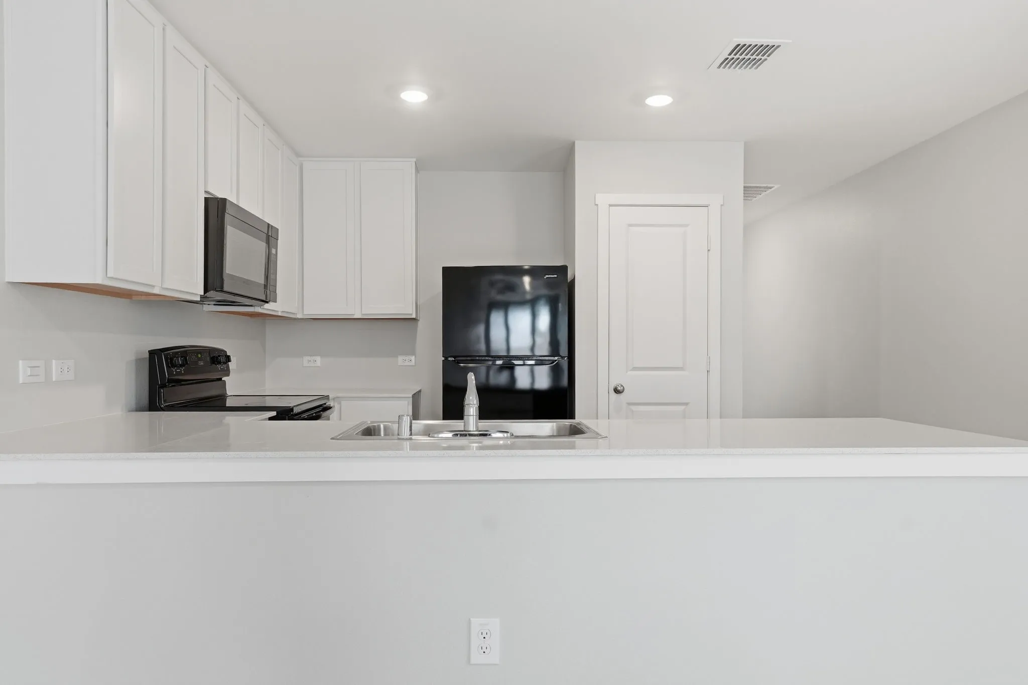 Single Family Residence For Sale in Dallas County , 225 Poplar Place, Wilmer, Texas 75172, 3 Bedroom, 2 Bathroom, 2 Garage spaces, 1,400 Sqft, built in 2025, mls#21366340, Real Estate Agent in Wilmer, Homes For Sale in Dallas county, Homes For Sale in Wilmer, Realtor in Wilmer Texas, Real Estate Brokerage Independent Realty Texas, Luminita Cordes Realtor