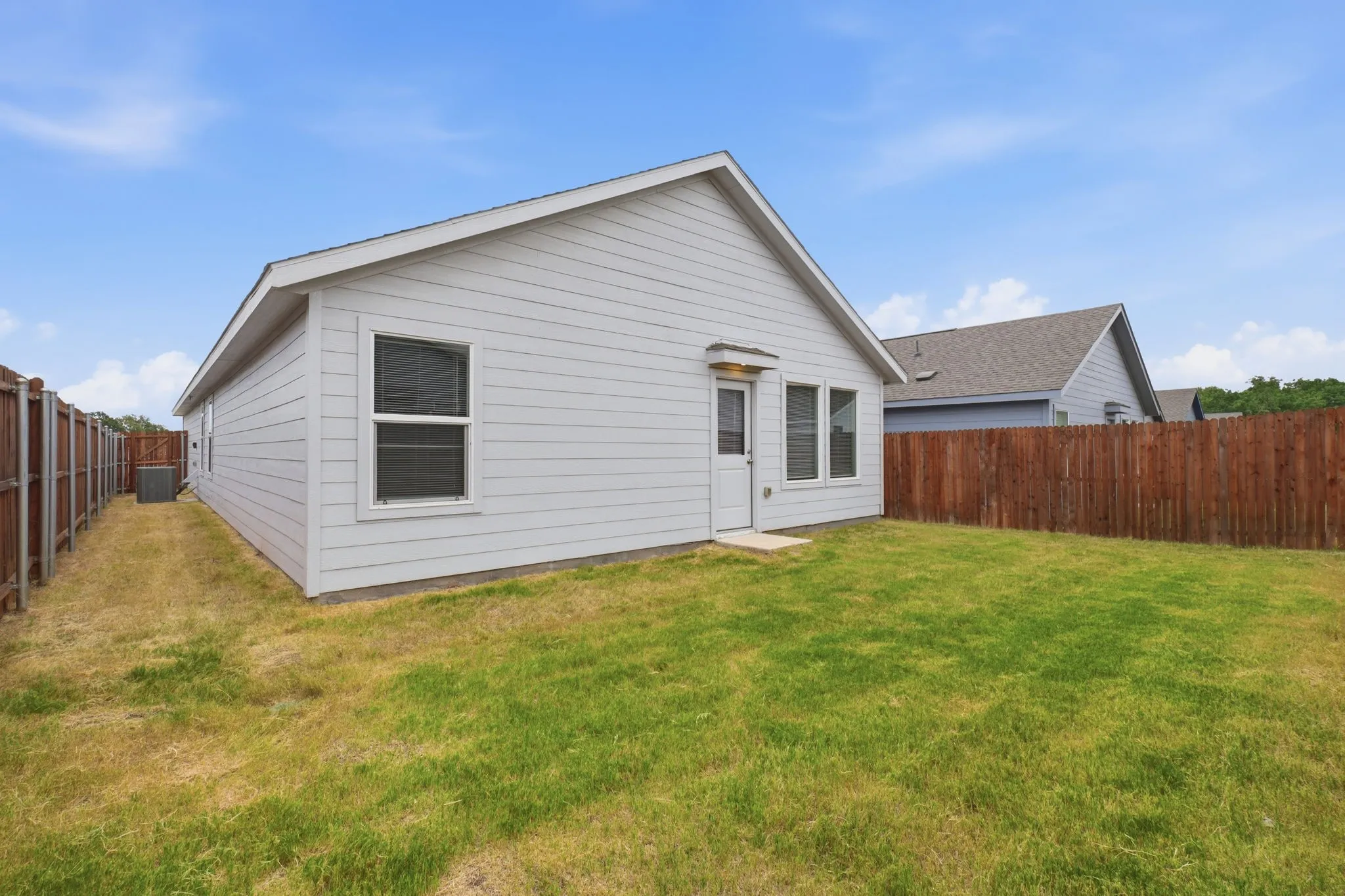 Single Family Residence For Sale in Dallas County , 225 Poplar Place, Wilmer, Texas 75172, 3 Bedroom, 2 Bathroom, 2 Garage spaces, 1,400 Sqft, built in 2025, mls#21366340, Real Estate Agent in Wilmer, Homes For Sale in Dallas county, Homes For Sale in Wilmer, Realtor in Wilmer Texas, Real Estate Brokerage Independent Realty Texas, Luminita Cordes Realtor