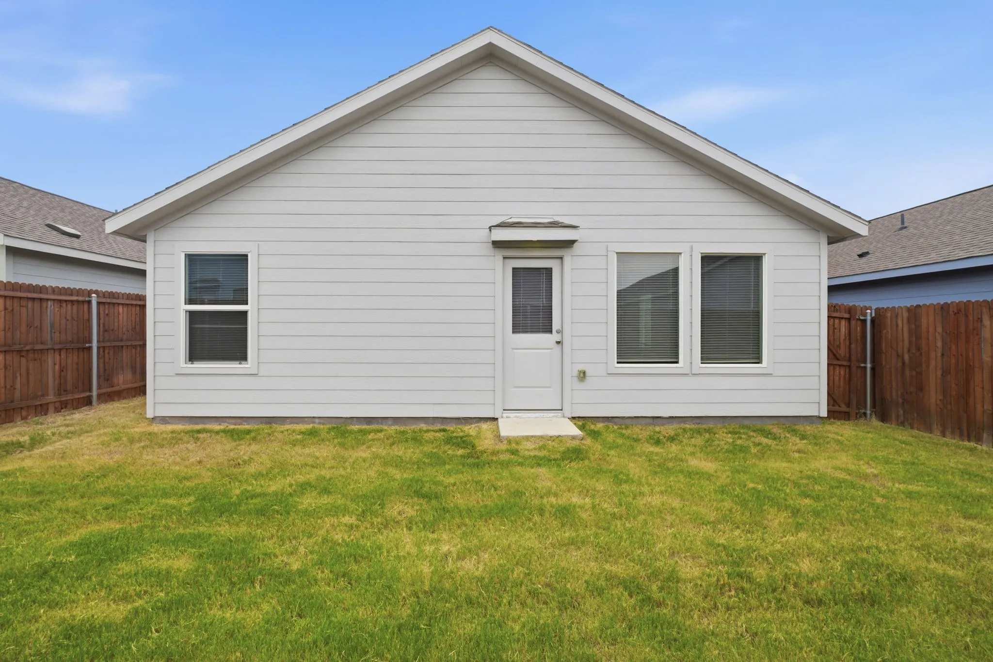 Single Family Residence For Sale in Dallas County , 225 Poplar Place, Wilmer, Texas 75172, 3 Bedroom, 2 Bathroom, 2 Garage spaces, 1,400 Sqft, built in 2025, mls#21366340, Real Estate Agent in Wilmer, Homes For Sale in Dallas county, Homes For Sale in Wilmer, Realtor in Wilmer Texas, Real Estate Brokerage Independent Realty Texas, Luminita Cordes Realtor