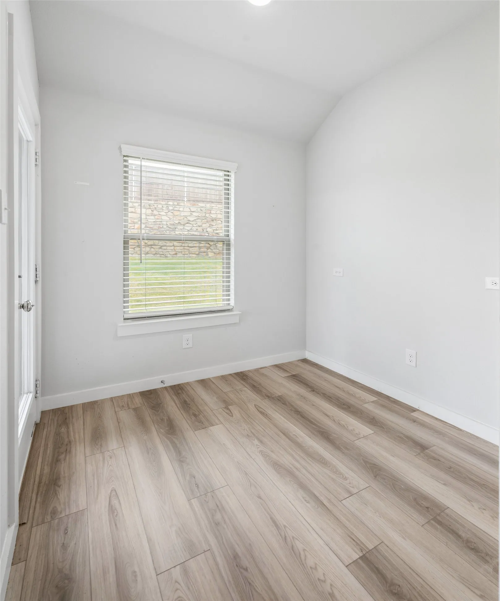 Single Family Residence For Sale in Tarrant County , 10544 Landry Bluff Lane, Fort Worth, Texas 76126, 4 Bedroom, 3 Bathroom, 2 Garage spaces, 2,185 Sqft, built in 2024, mls#21367803, Real Estate Agent in Fort Worth, Homes For Sale in Tarrant county, Homes For Sale in Fort Worth, Realtor in Fort Worth Texas, Real Estate Brokerage Independent Realty Texas, Luminita Cordes Realtor