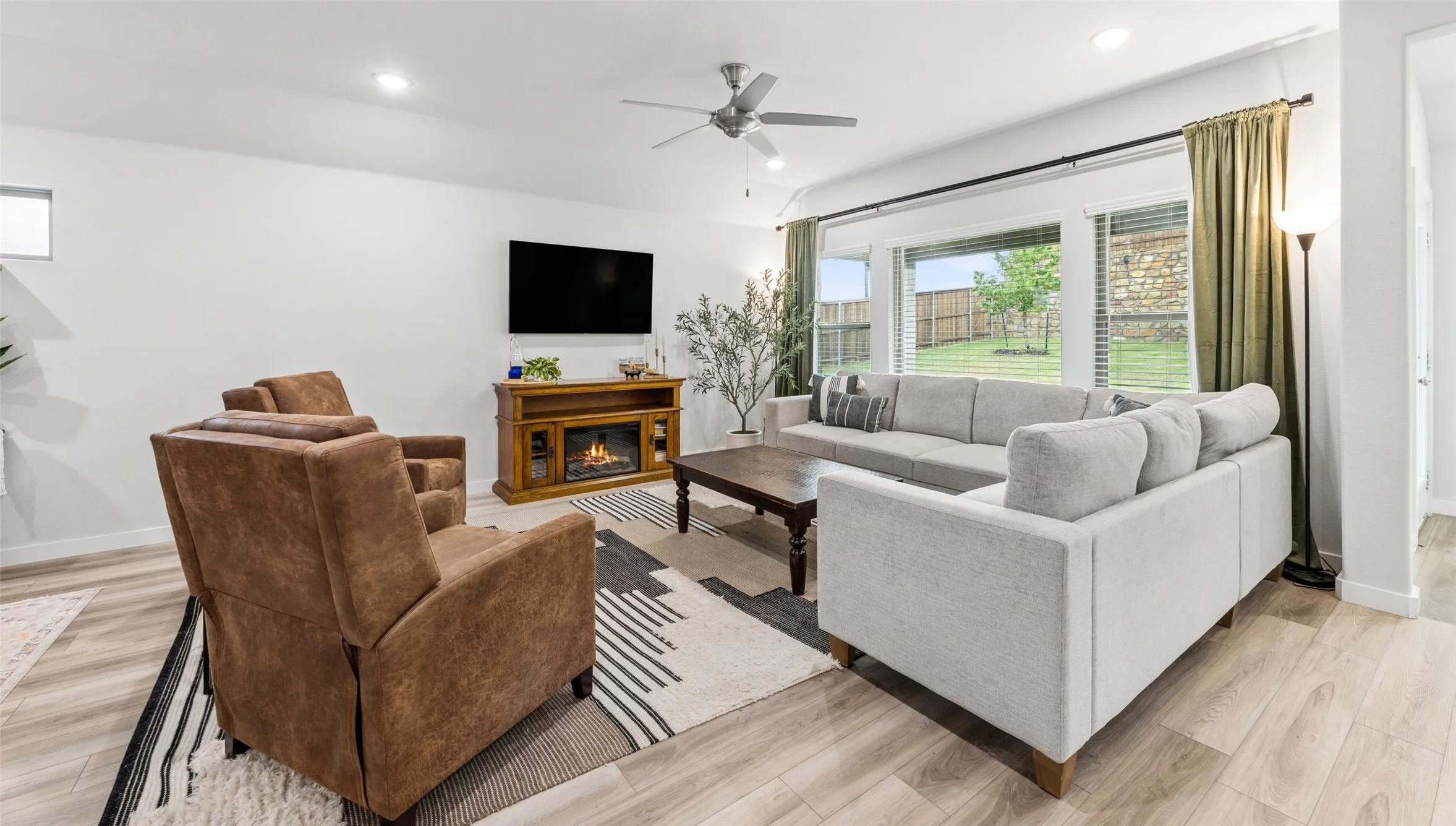 Single Family Residence For Sale in Tarrant County , 10544 Landry Bluff Lane, Fort Worth, Texas 76126, 4 Bedroom, 3 Bathroom, 2 Garage spaces, 2,185 Sqft, built in 2024, mls#21367803, Real Estate Agent in Fort Worth, Homes For Sale in Tarrant county, Homes For Sale in Fort Worth, Realtor in Fort Worth Texas, Real Estate Brokerage Independent Realty Texas, Luminita Cordes Realtor