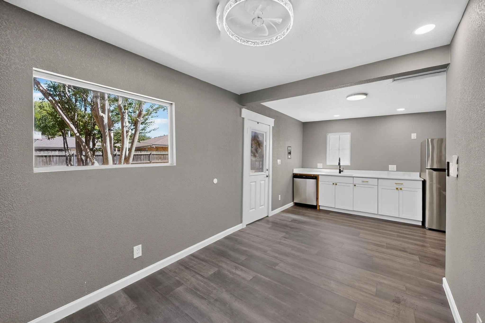Single Family Residence For Sale in Dallas County , 429 S Walker Street, Mesquite, Texas 75149, 4 Bedroom, 3 Bathroom, Garage spaces, 1,450 Sqft, built in 1940, mls#21365680, Real Estate Agent in Mesquite, Homes For Sale in Dallas county, Homes For Sale in Mesquite, Realtor in Mesquite Texas, Real Estate Brokerage Independent Realty Texas, Luminita Cordes Realtor