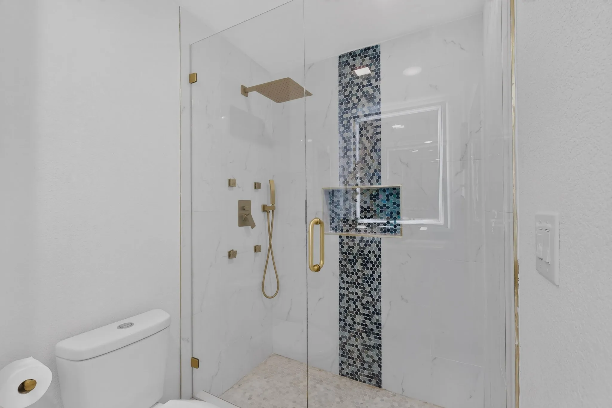 Single Family Residence For Sale in Dallas County , 429 S Walker Street, Mesquite, Texas 75149, 4 Bedroom, 3 Bathroom, Garage spaces, 1,450 Sqft, built in 1940, mls#21365680, Real Estate Agent in Mesquite, Homes For Sale in Dallas county, Homes For Sale in Mesquite, Realtor in Mesquite Texas, Real Estate Brokerage Independent Realty Texas, Luminita Cordes Realtor